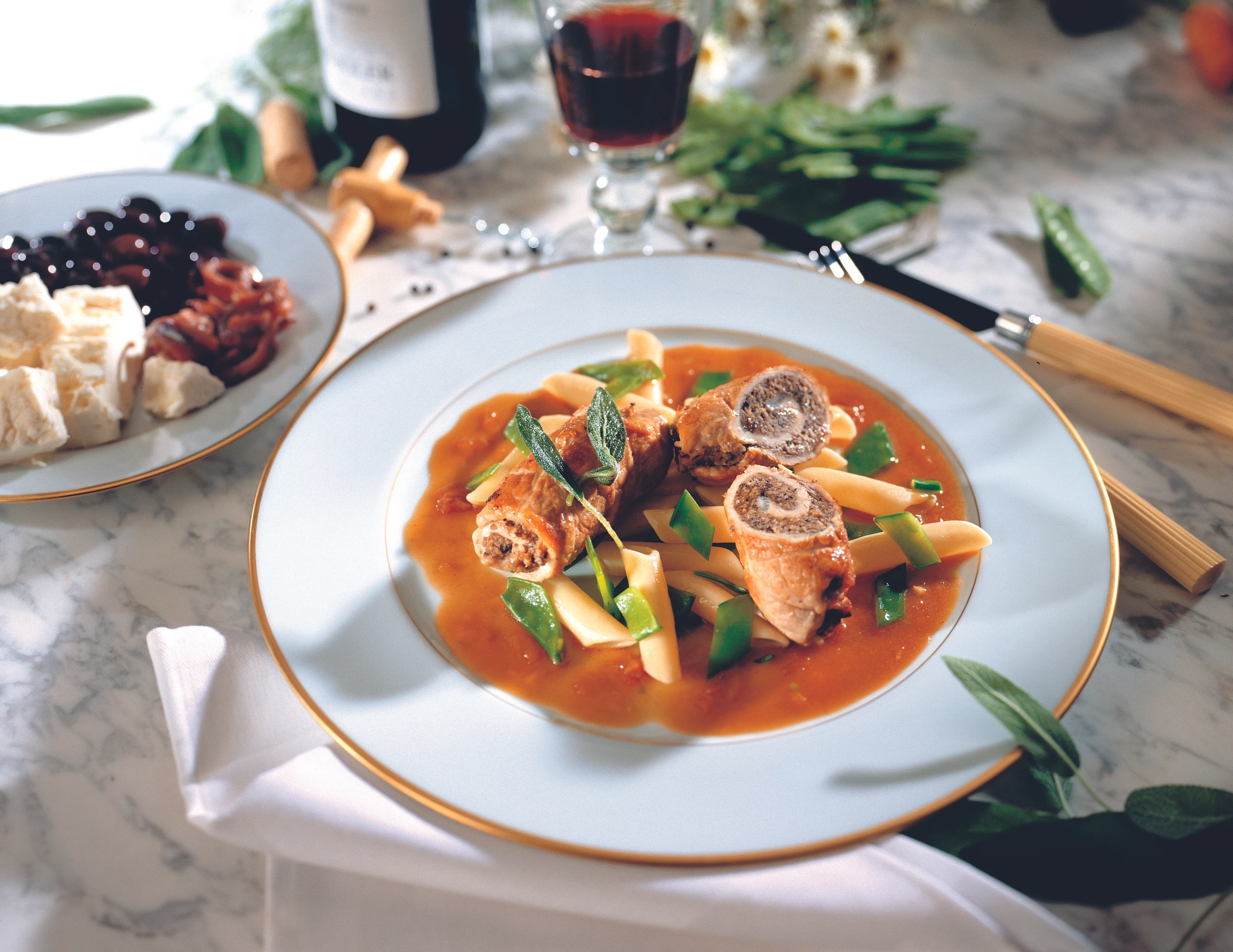 Schweinsrouladen mit Oliven-Schafkäse-Fülle