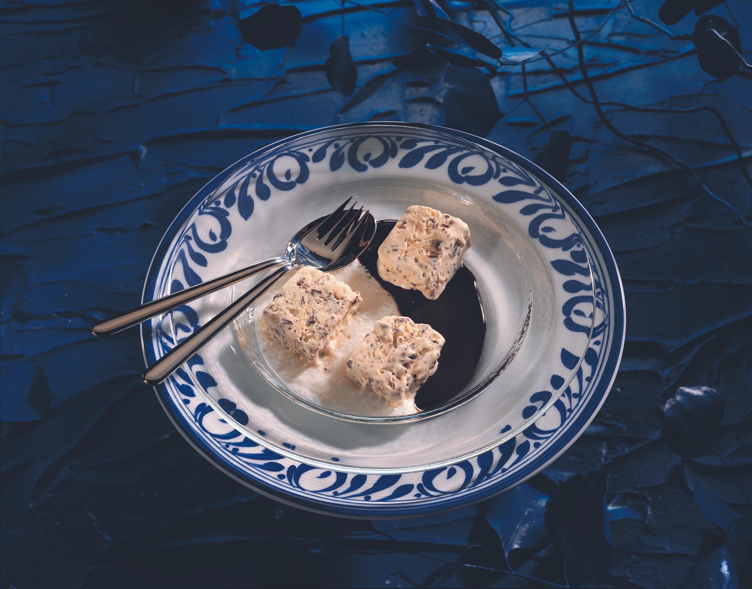 Minze-Joghurtparfait mit Schokoladestücken