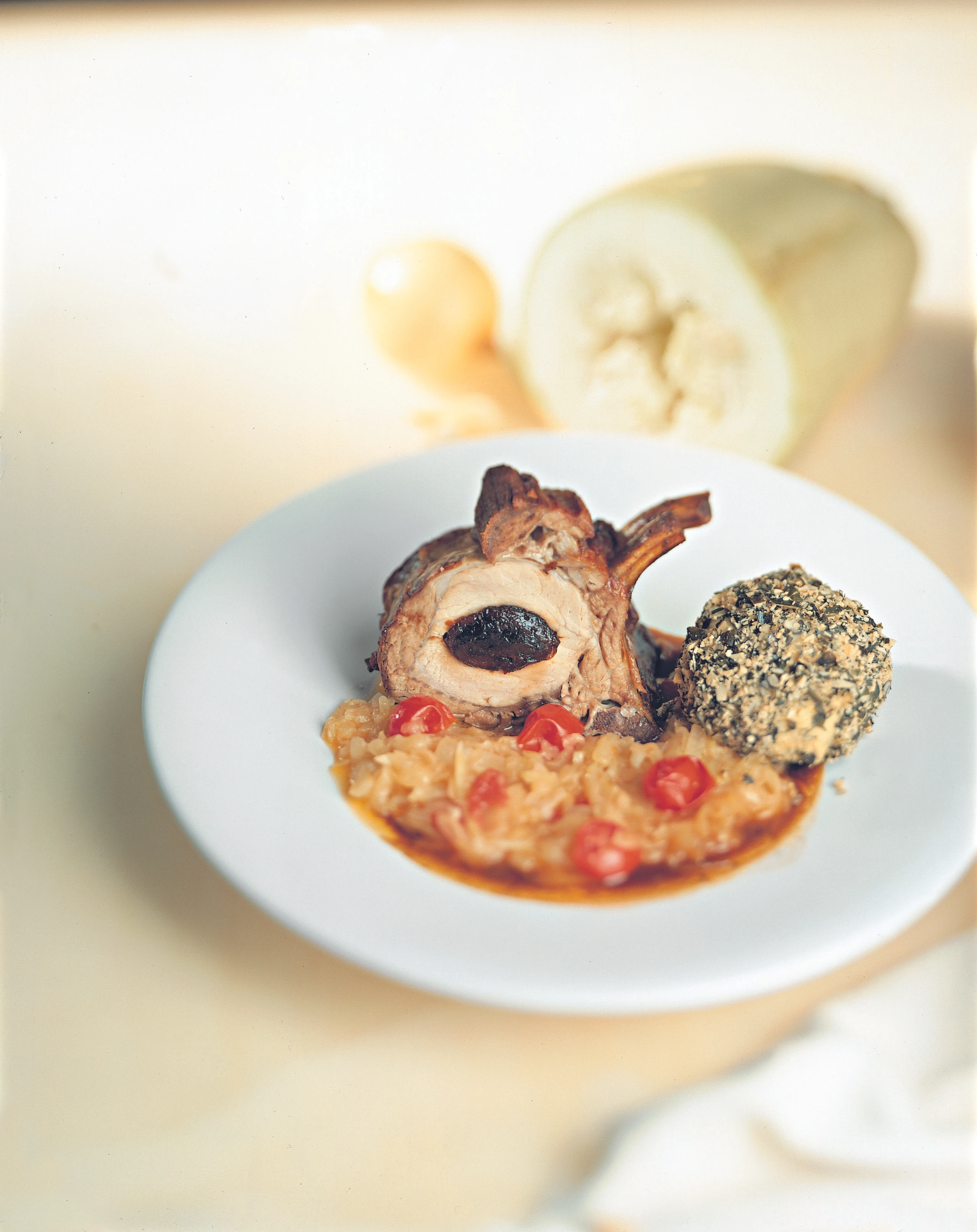 Gefülltes Schweinskarree mit Kürbisgemüse und Erdäpfelknödeln