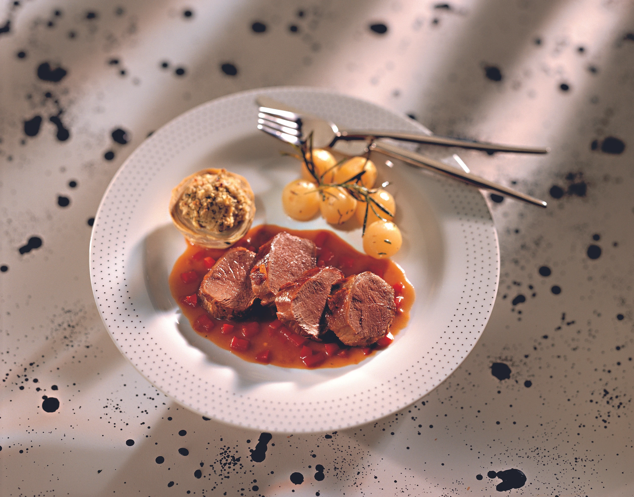 Gebratene Lamm-Rückenfilets mit Rotweinsaft