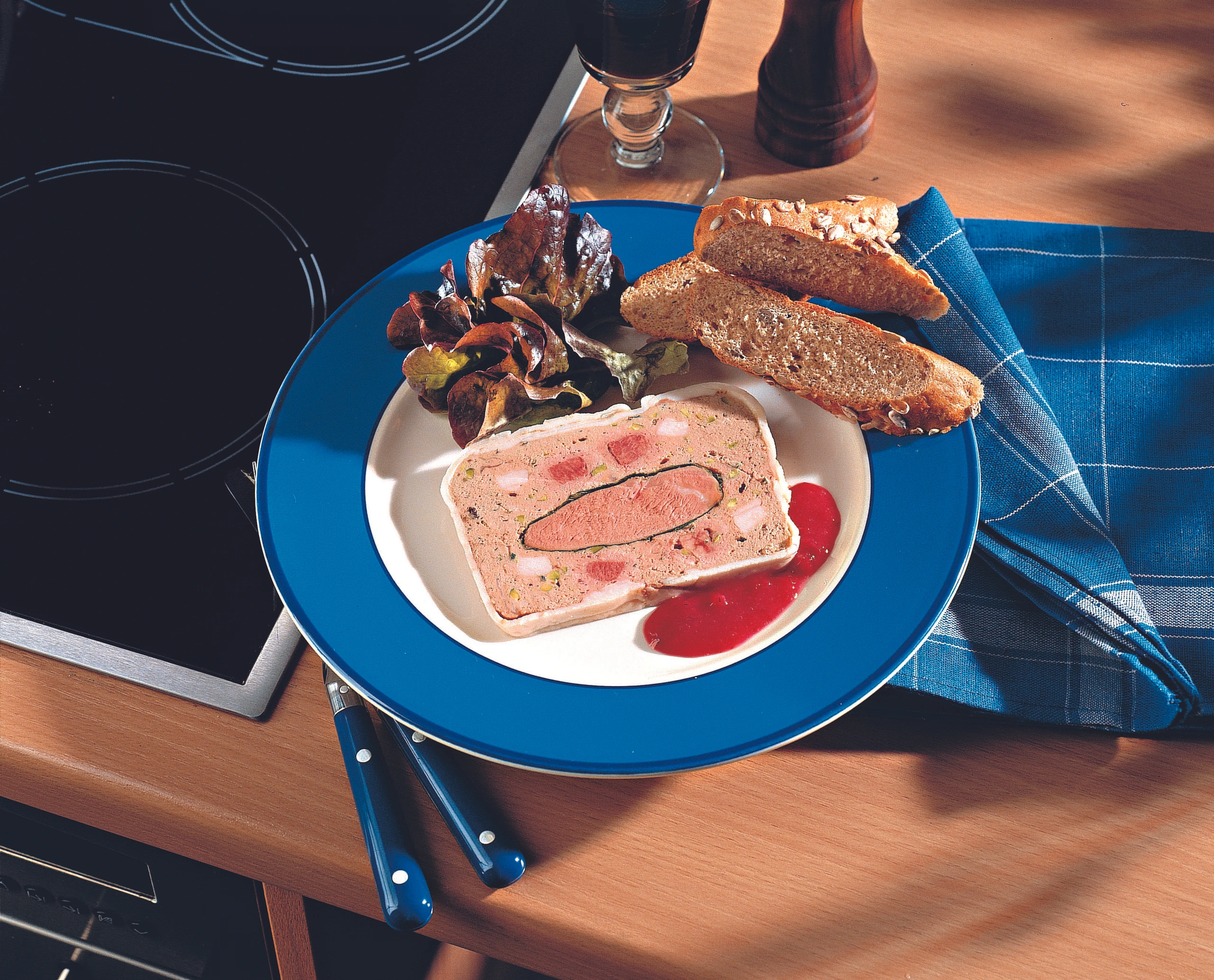 Enten-Terrine mit Sauce Cumberland