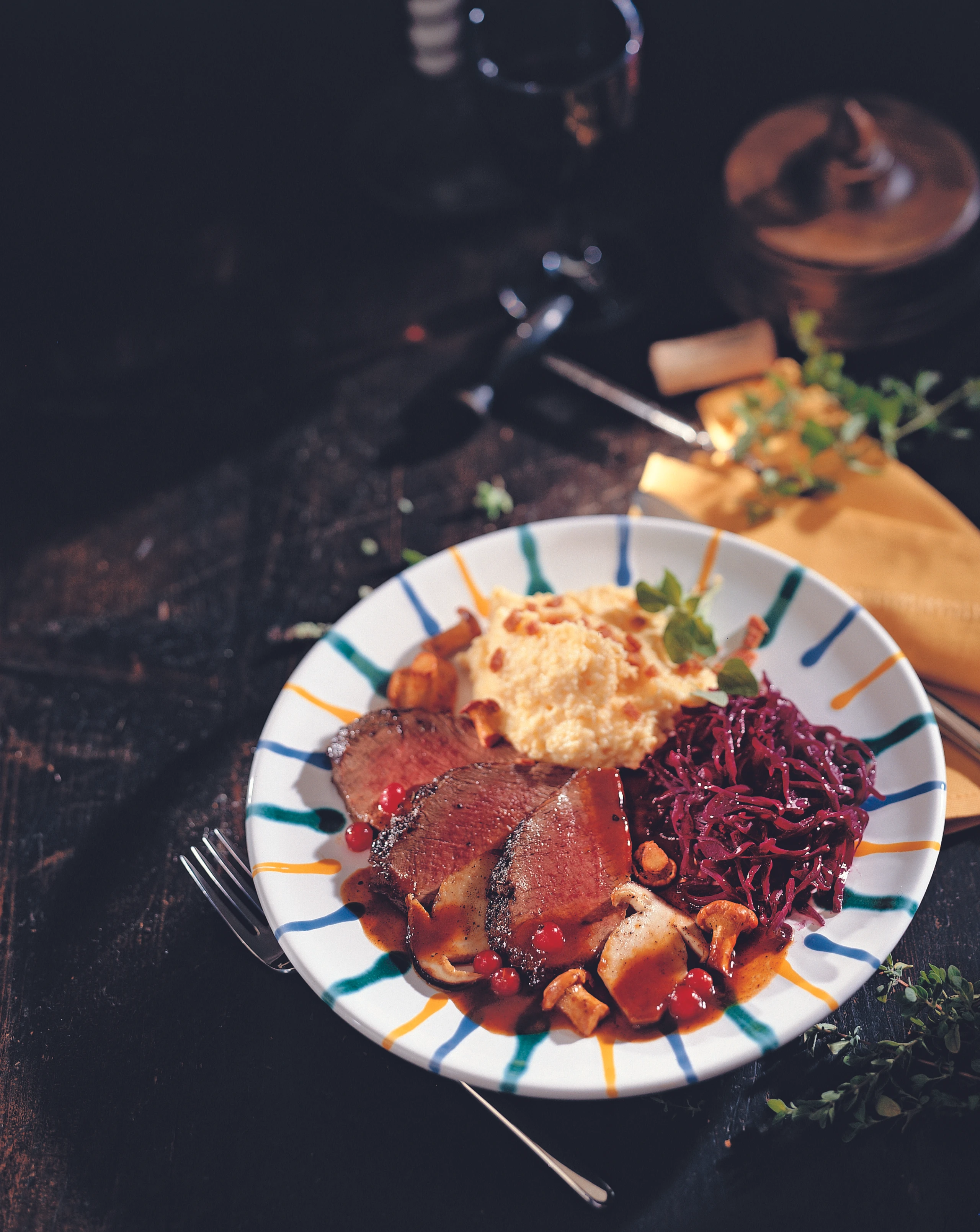 Gebratener Rehrücken mit Waldpilzen