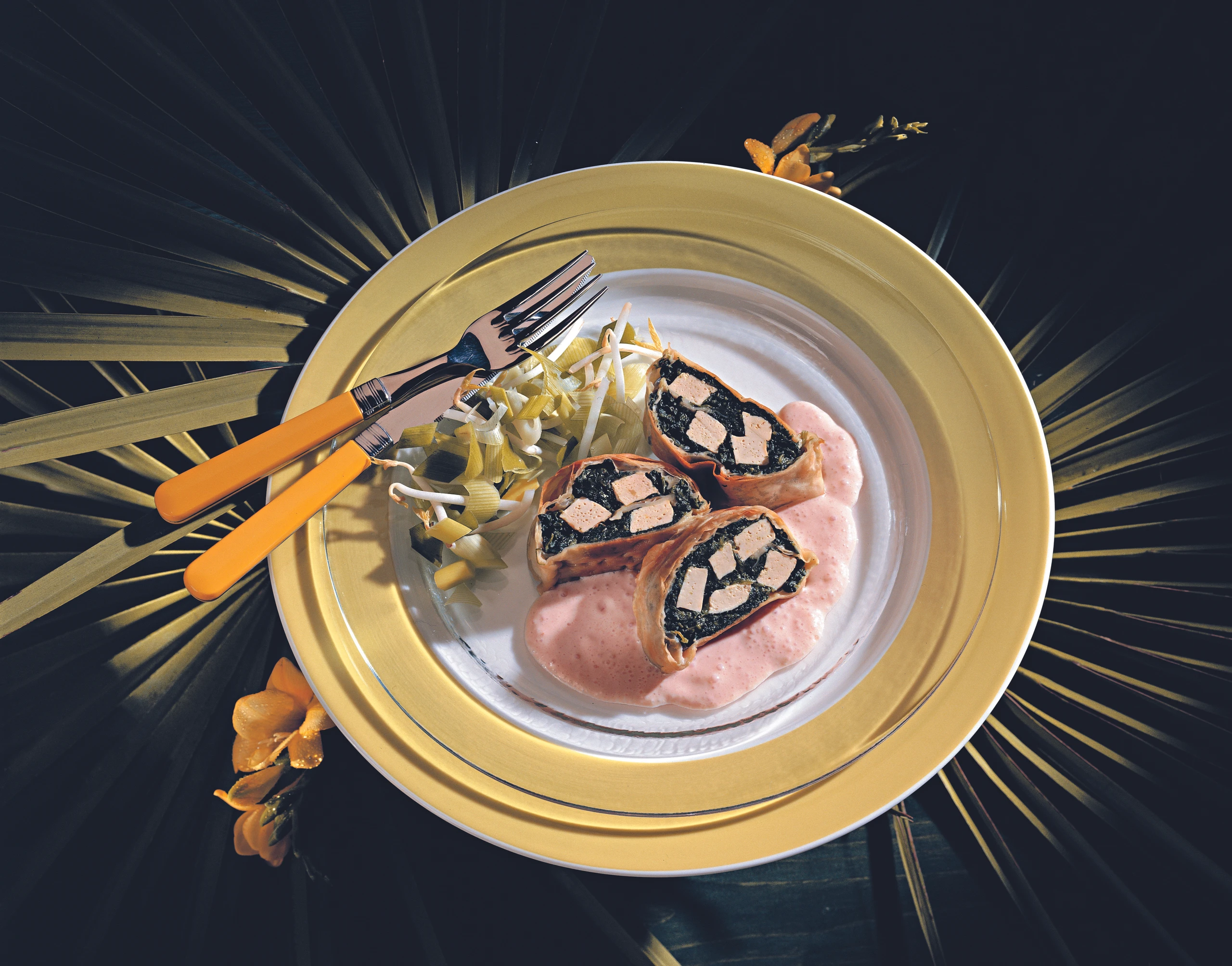 Tofu-Spinatstrudel mit Paradeis-Rahmsauce