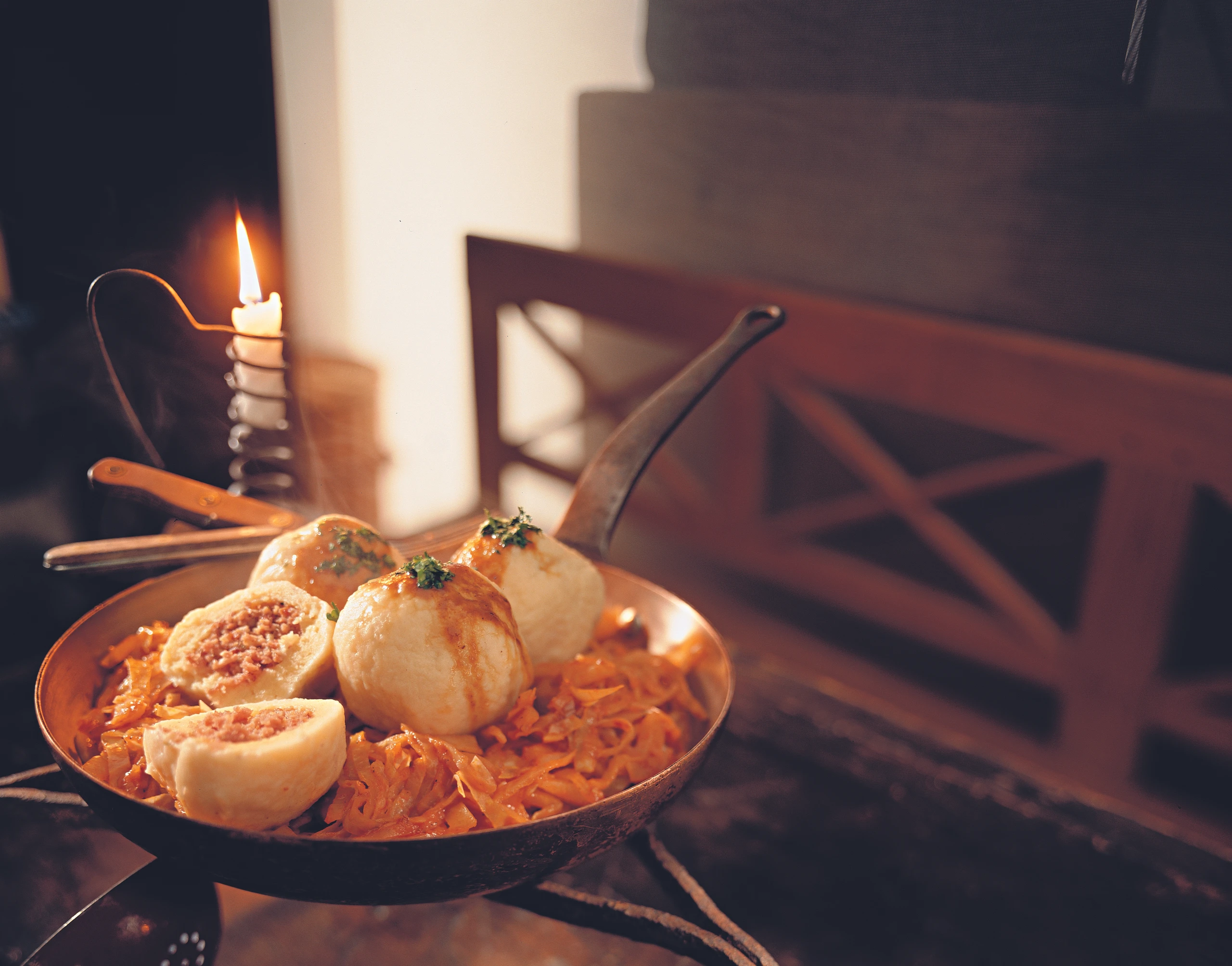 Hascheeknödel mit Kräutersafterl