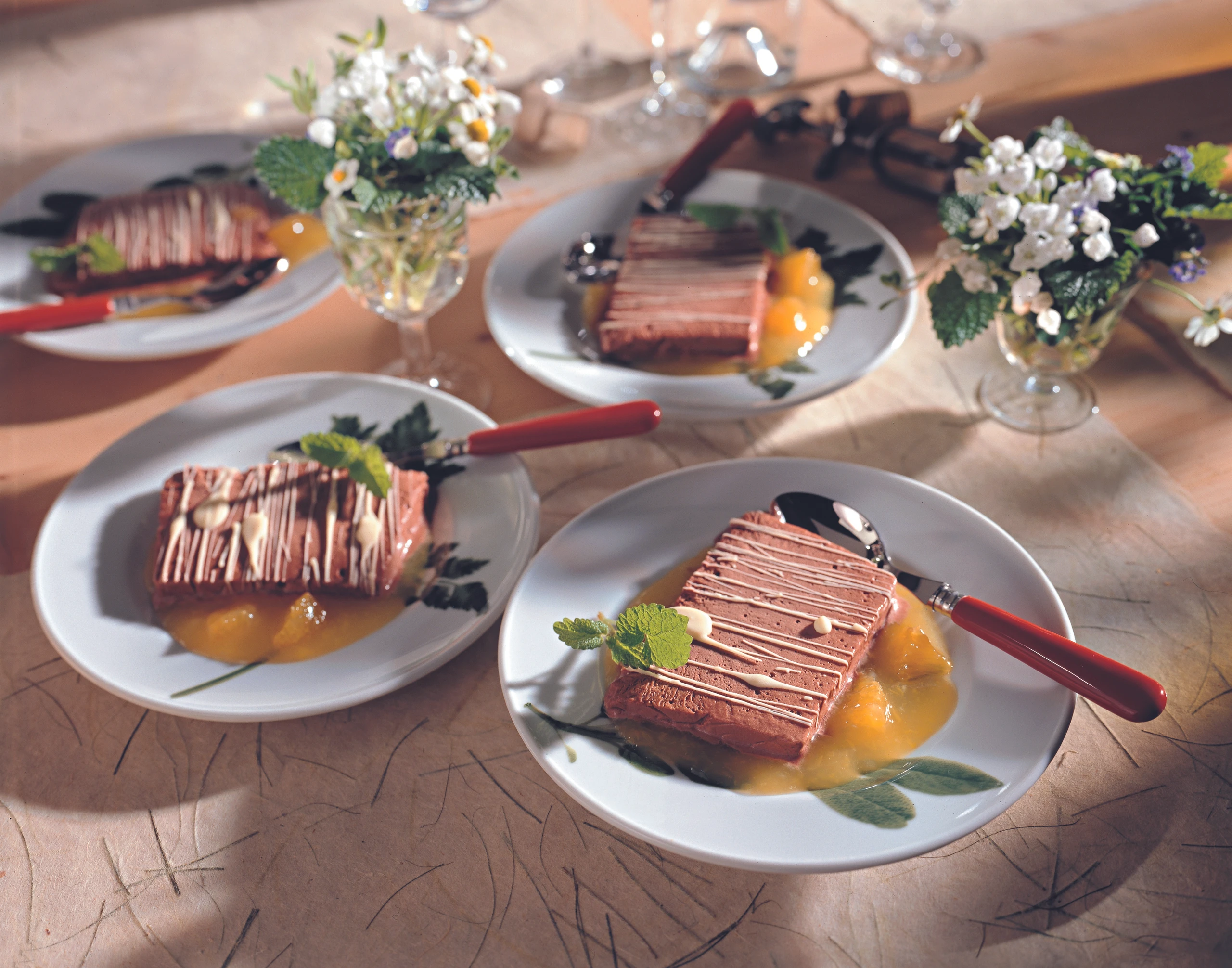 Schokolade-Parfait mit Orangensauce