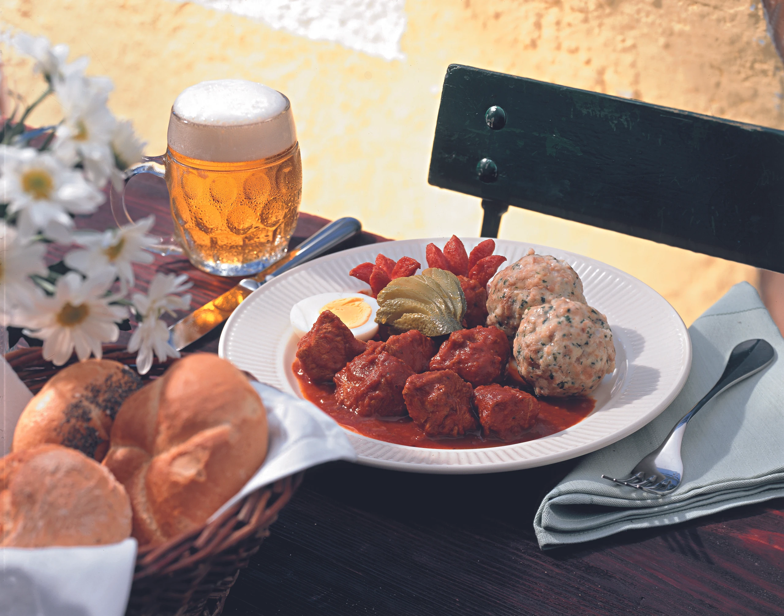 Putengulasch mit Kräuterknödeln