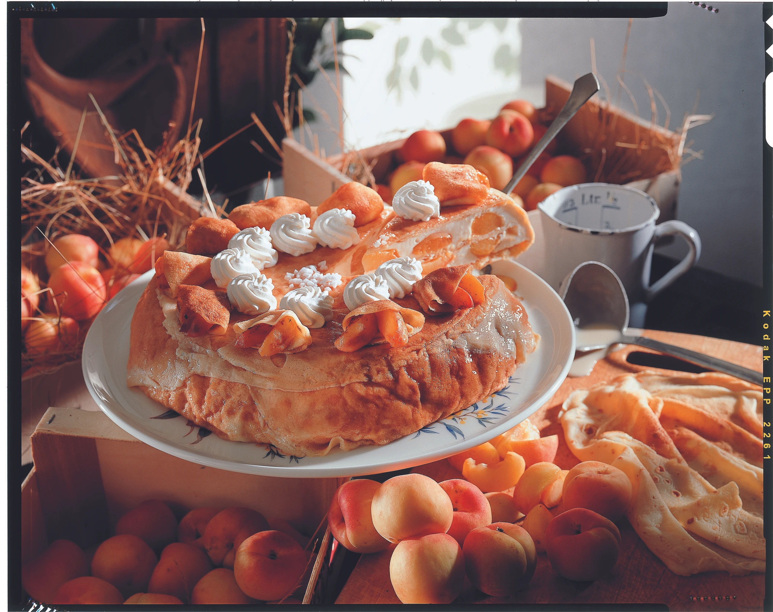 Palatschinken-Marillentorte mit Vanille-Rahmcreme