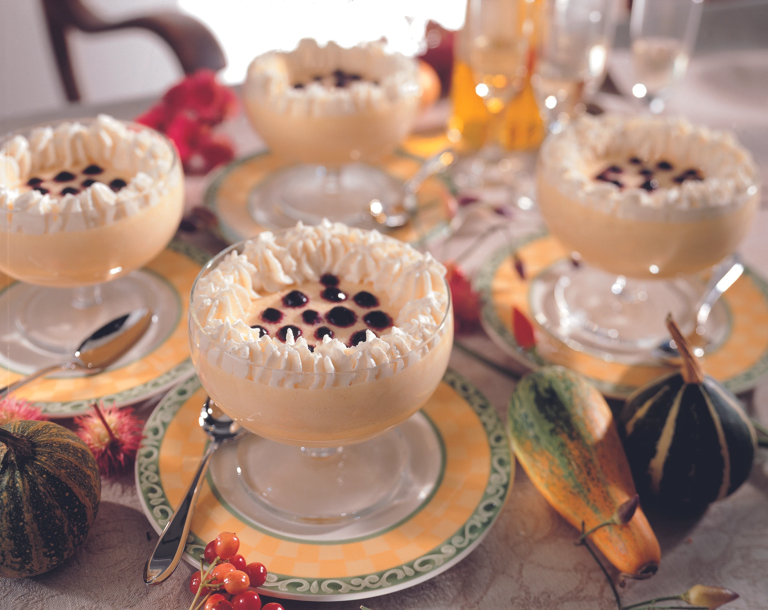 Süßes Kürbismousse mit Heidelbeersauce