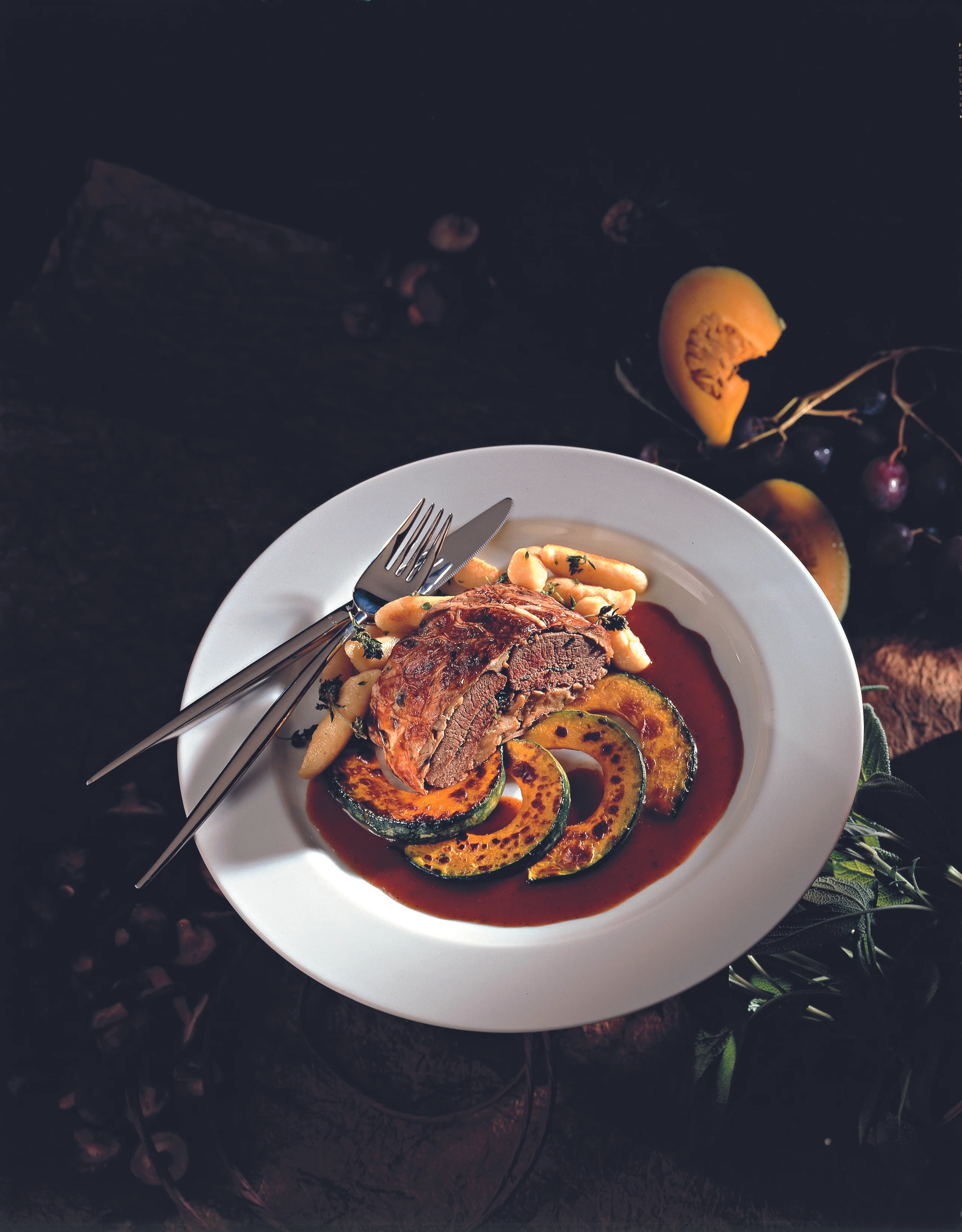 Rehrückenfilet mit Schwammerlfülle und Erdäpfelnudeln