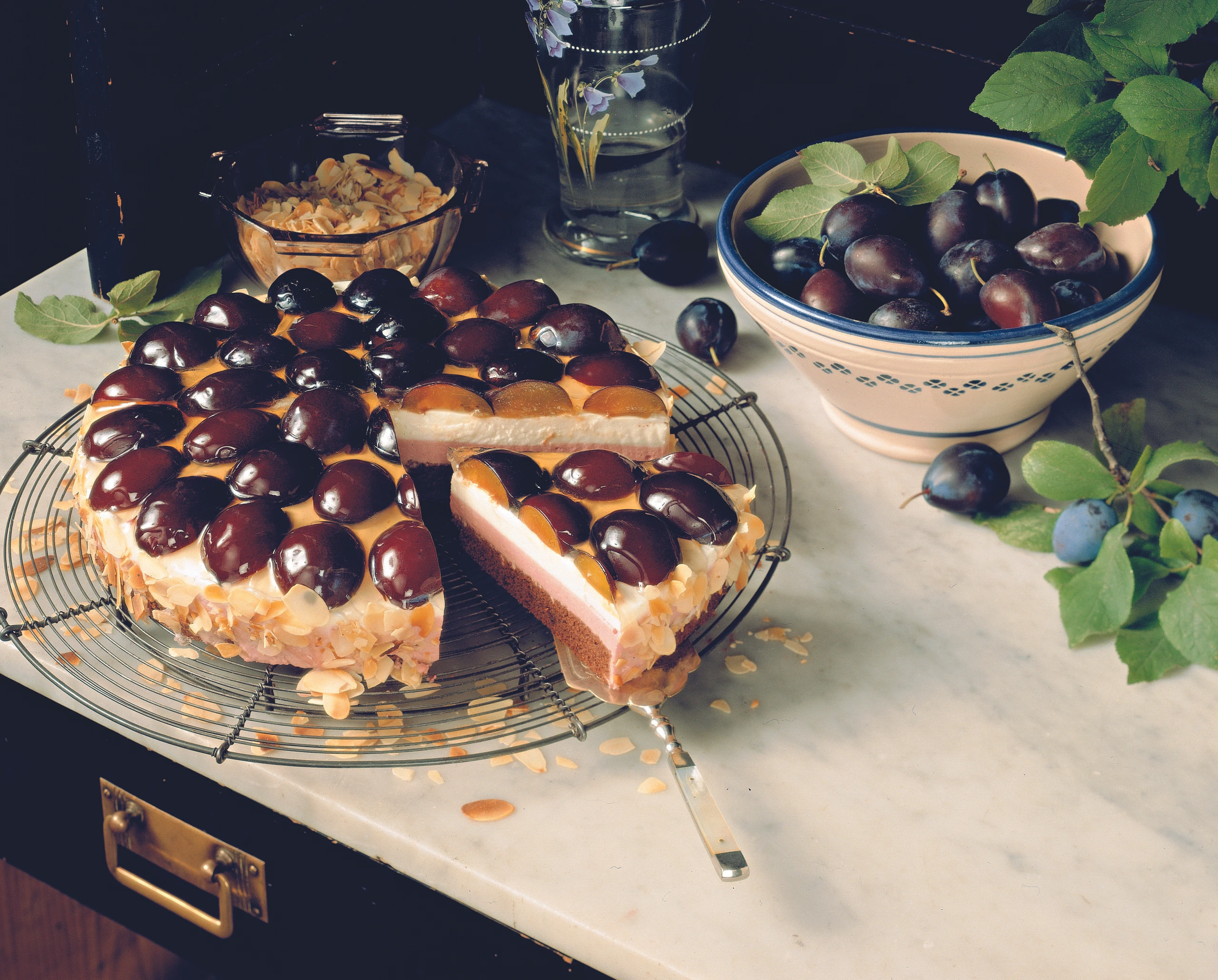 Zwetschkentorte mit Schokolade-Biskuit
