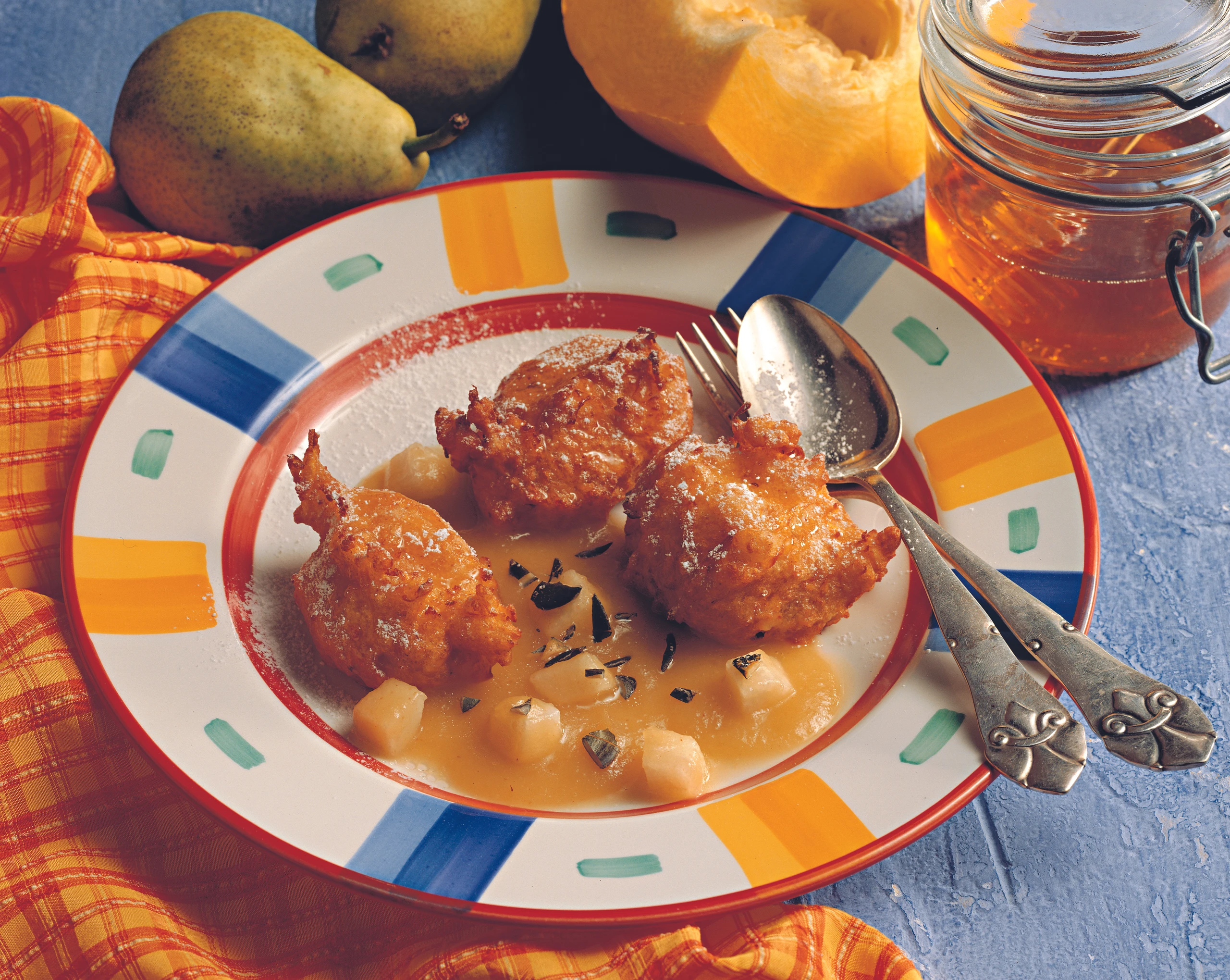 Süße Kürbiskrapferl mit Birnensauce