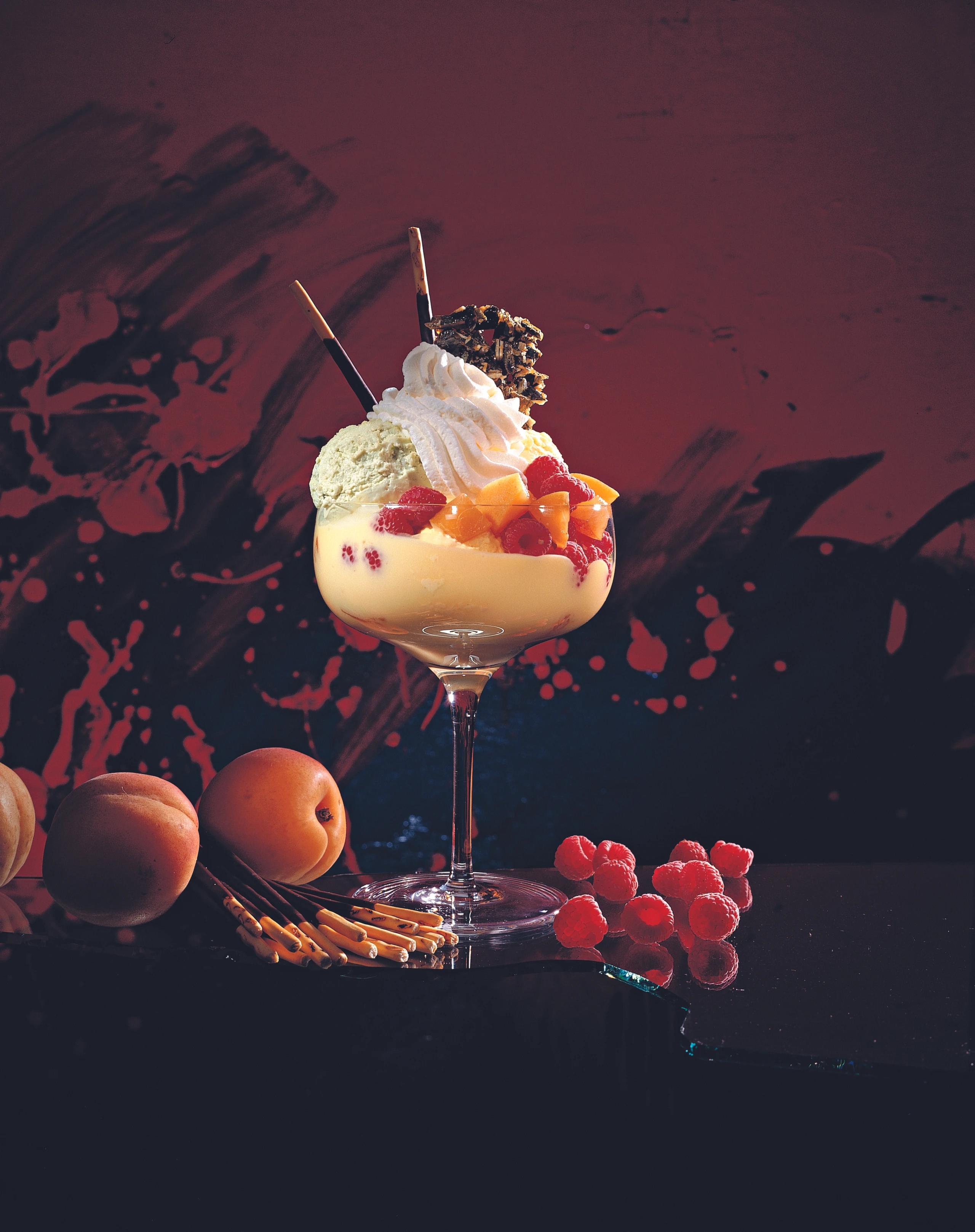 Marillen-Eisbecher mit Kürbiskrokant