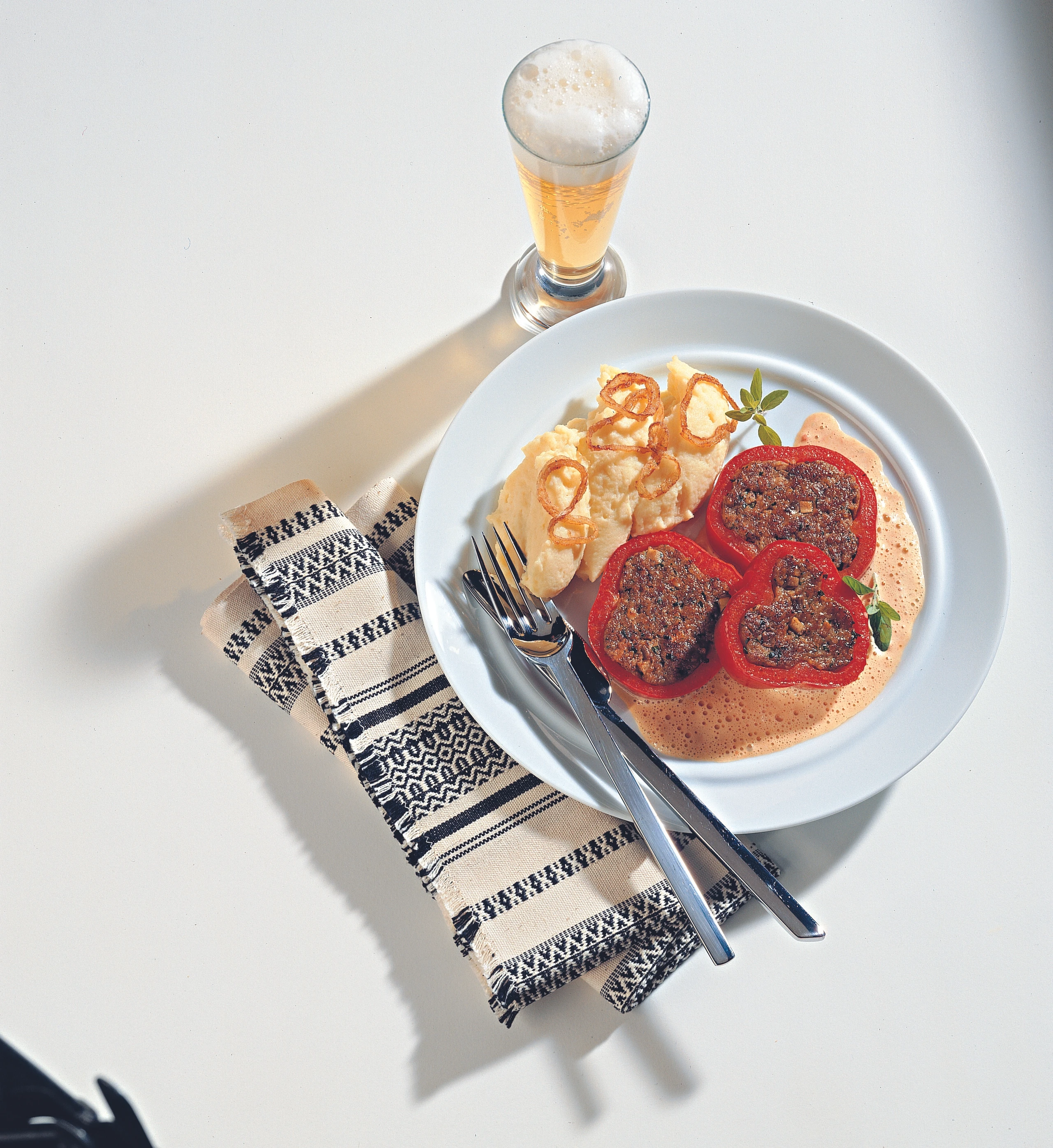 Faschiertes im Paprikaring mit Paprikasauce