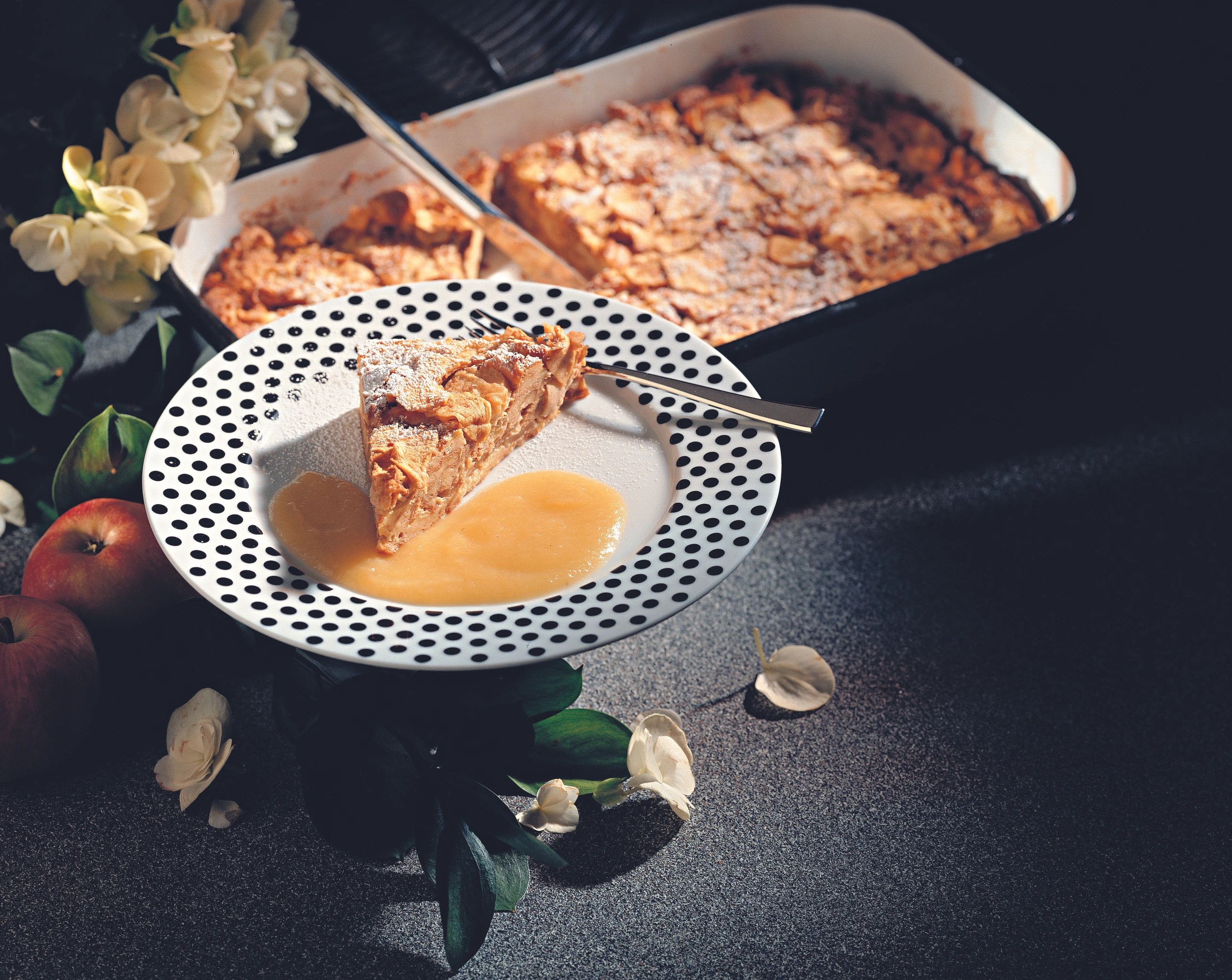 Apfel-Kipferlschmarren mit Apfelmus