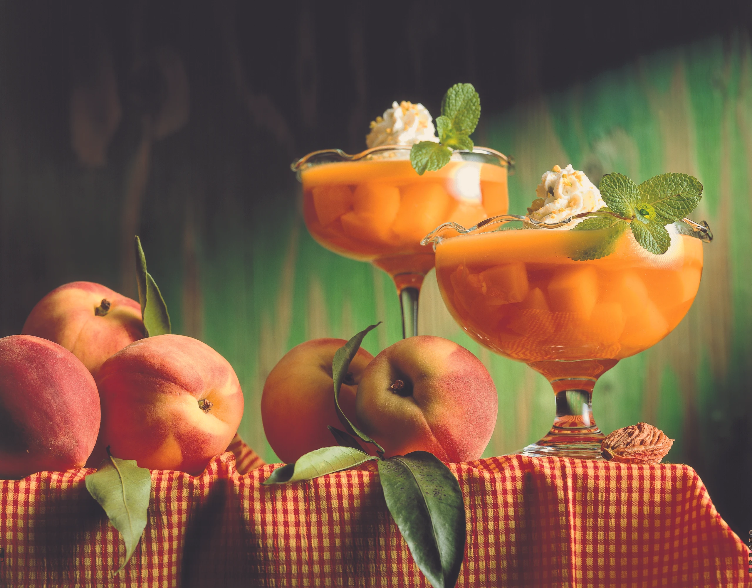 Pfirsich-Weingelee mit Pistazienobers