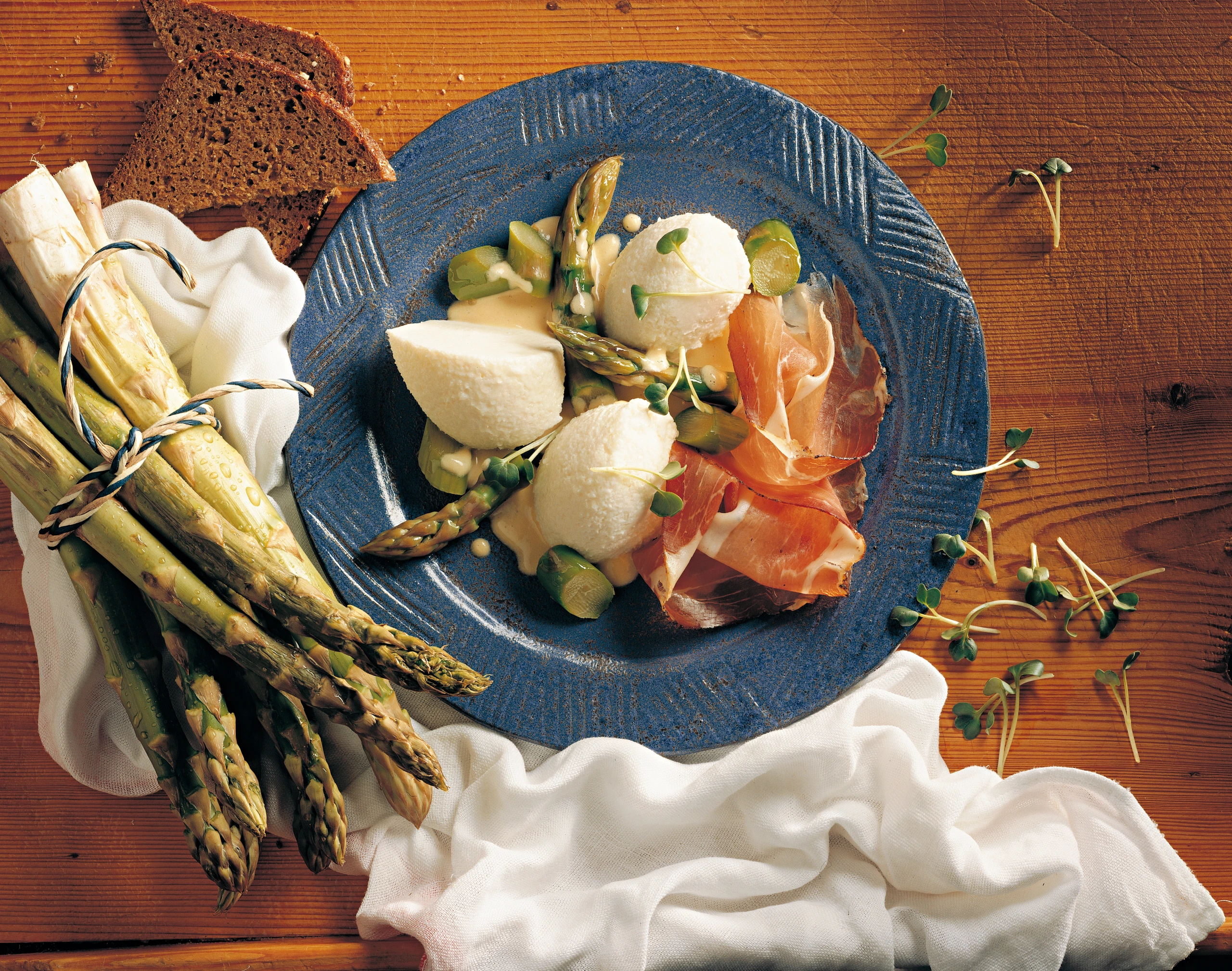 Spargelmus mit Rohschinken und Senfsauce