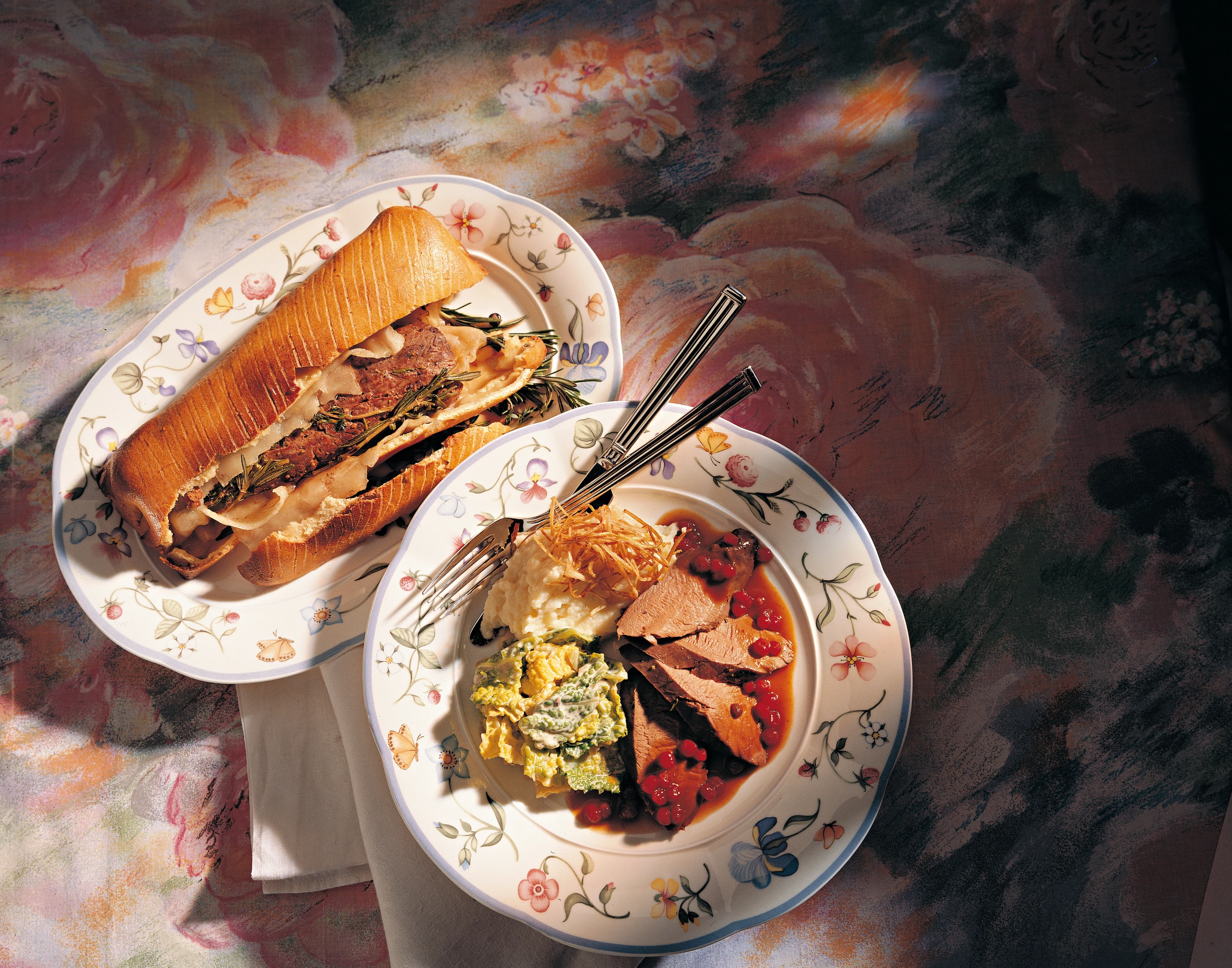 Rehfilet im Salzteig mit Wildsauce