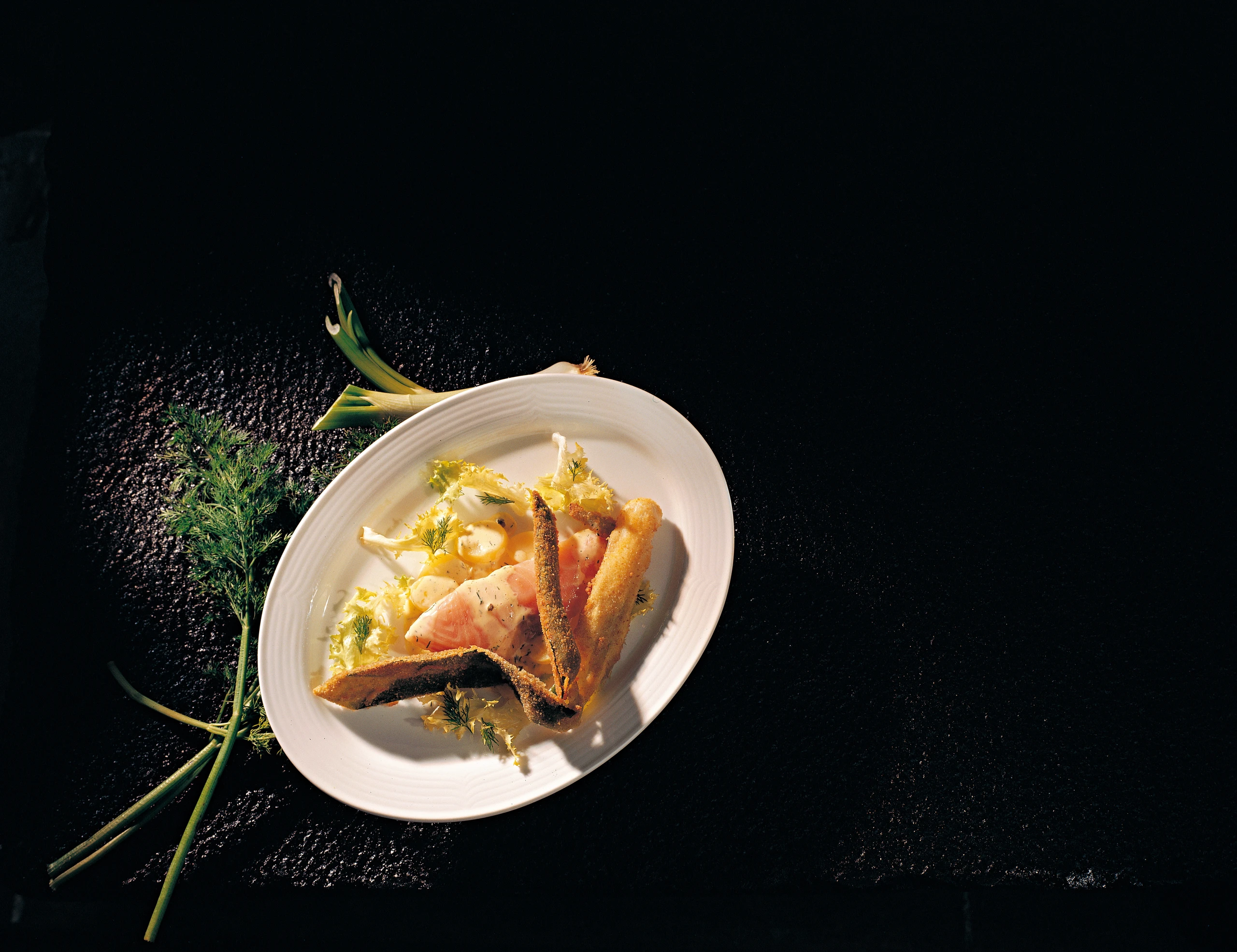 Warmer Lachs auf Erdäpfelsalat mit Dill-Mayonnaise