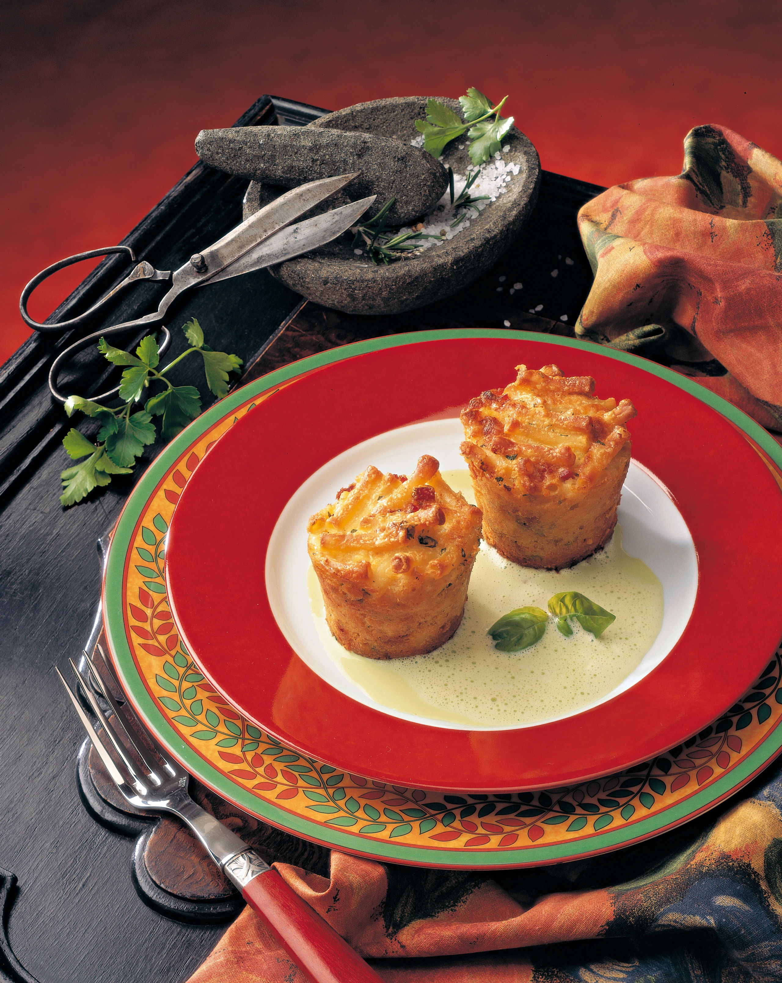 Makkaroni-Törtchen mit Basilikumsauce