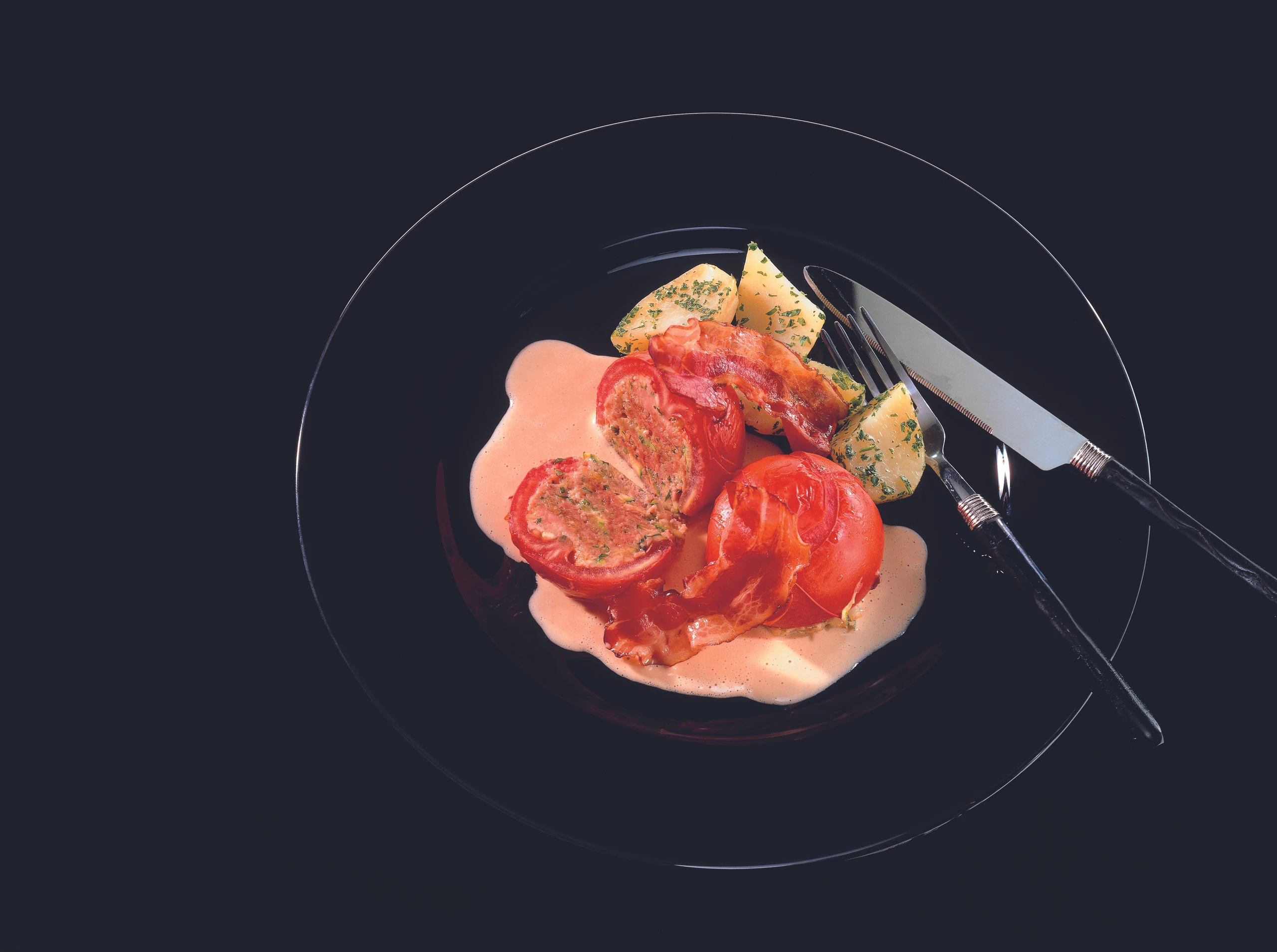 Gebackene gefüllte Paradeiser