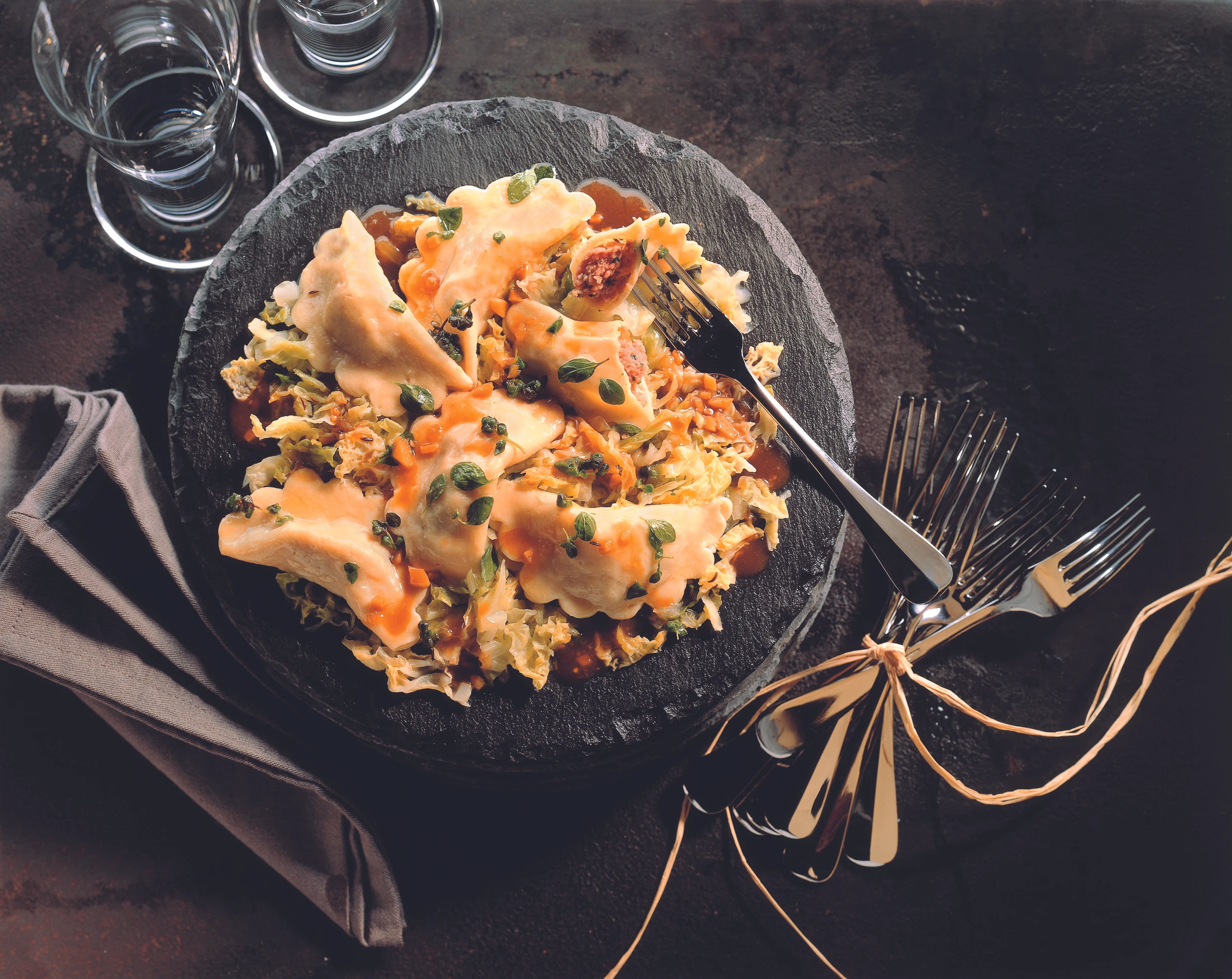 Selchfleisch-Wursttascherl mit Schwarzbiersauce