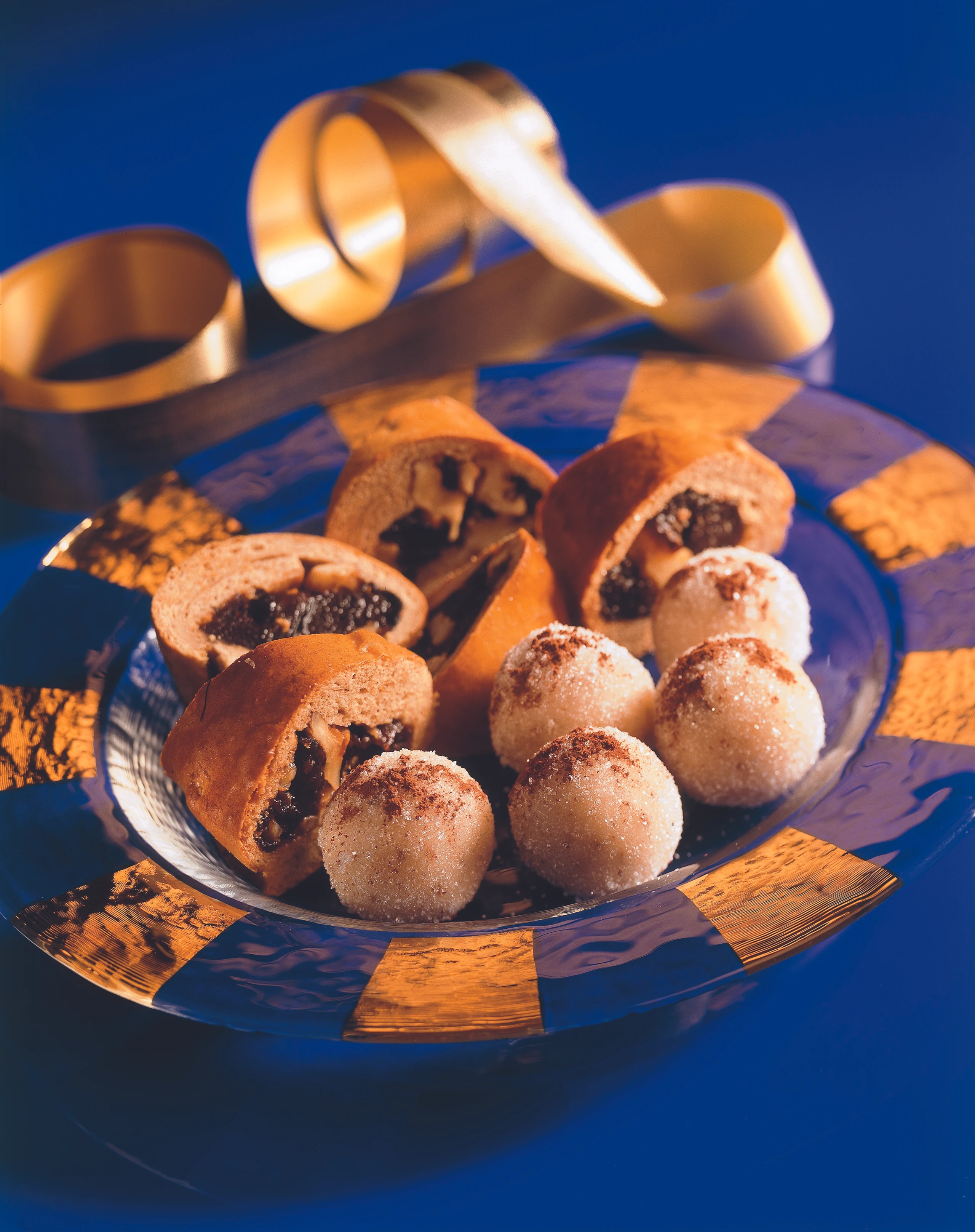 Marzipan-Ingwerkugeln und Lebkuchenröllchen