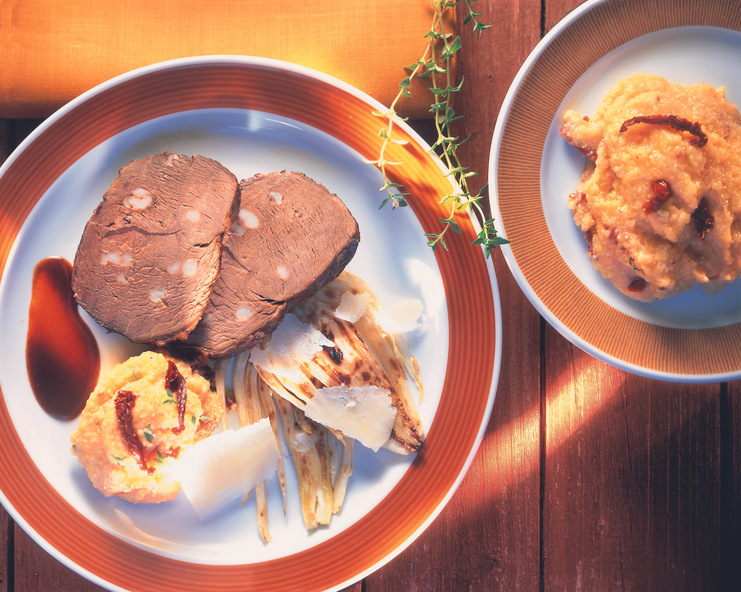 Mageres Meisel mit Rotweinsauce und Paradeis-Polenta