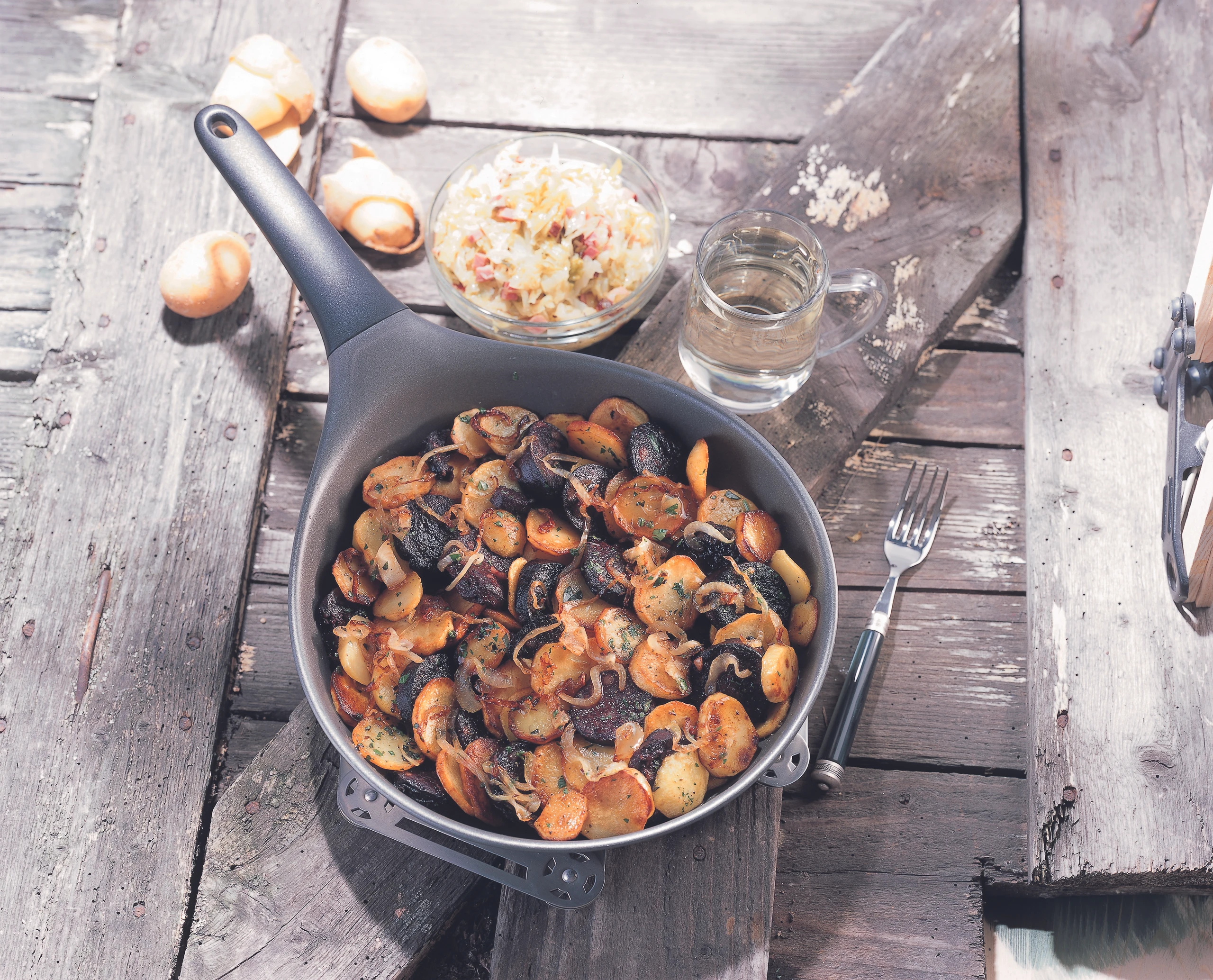 Blunzengröstl mit Speck-Krautsalat