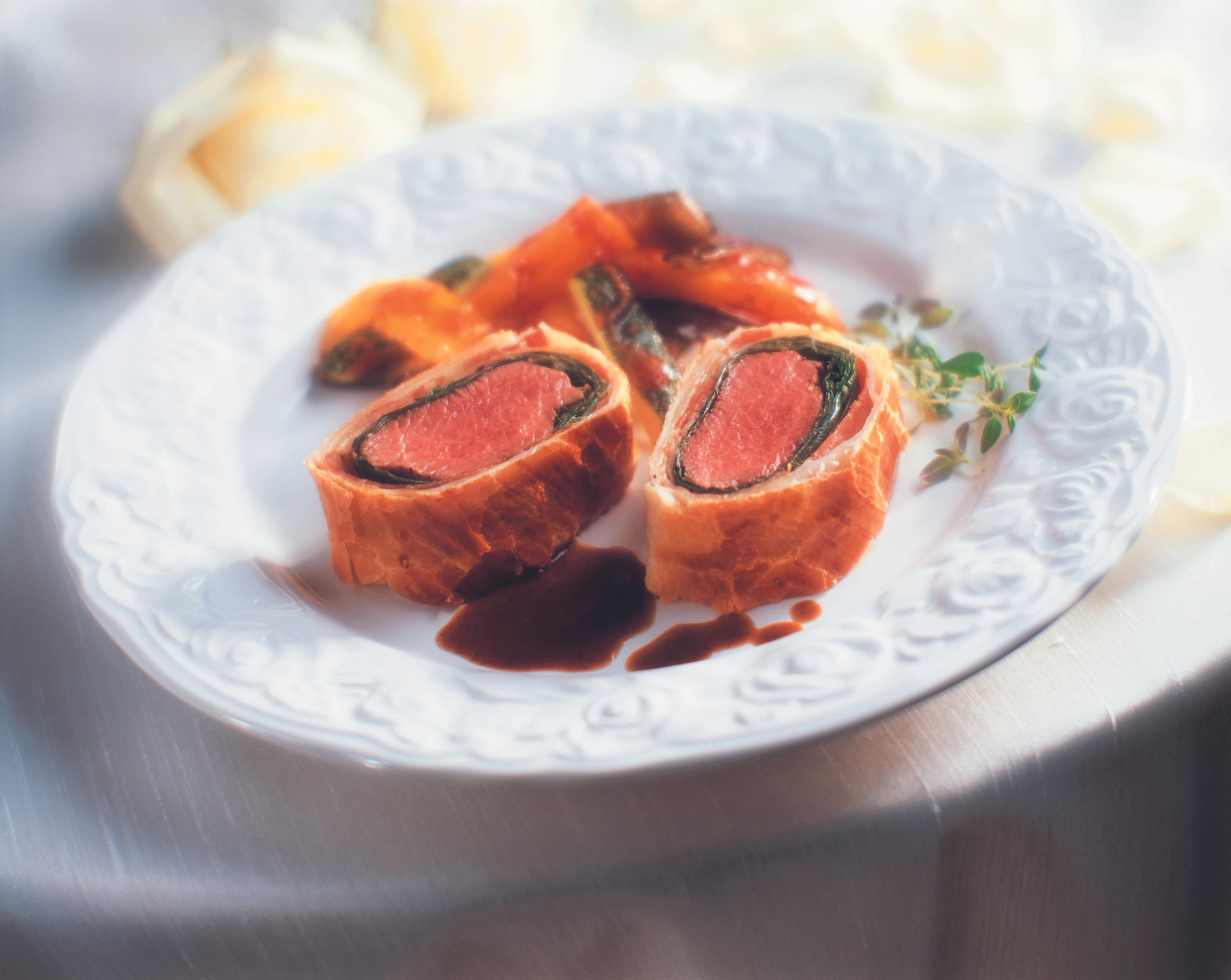 Lammrückenfilets in Blätterteig mit provenzalischem Gemüse