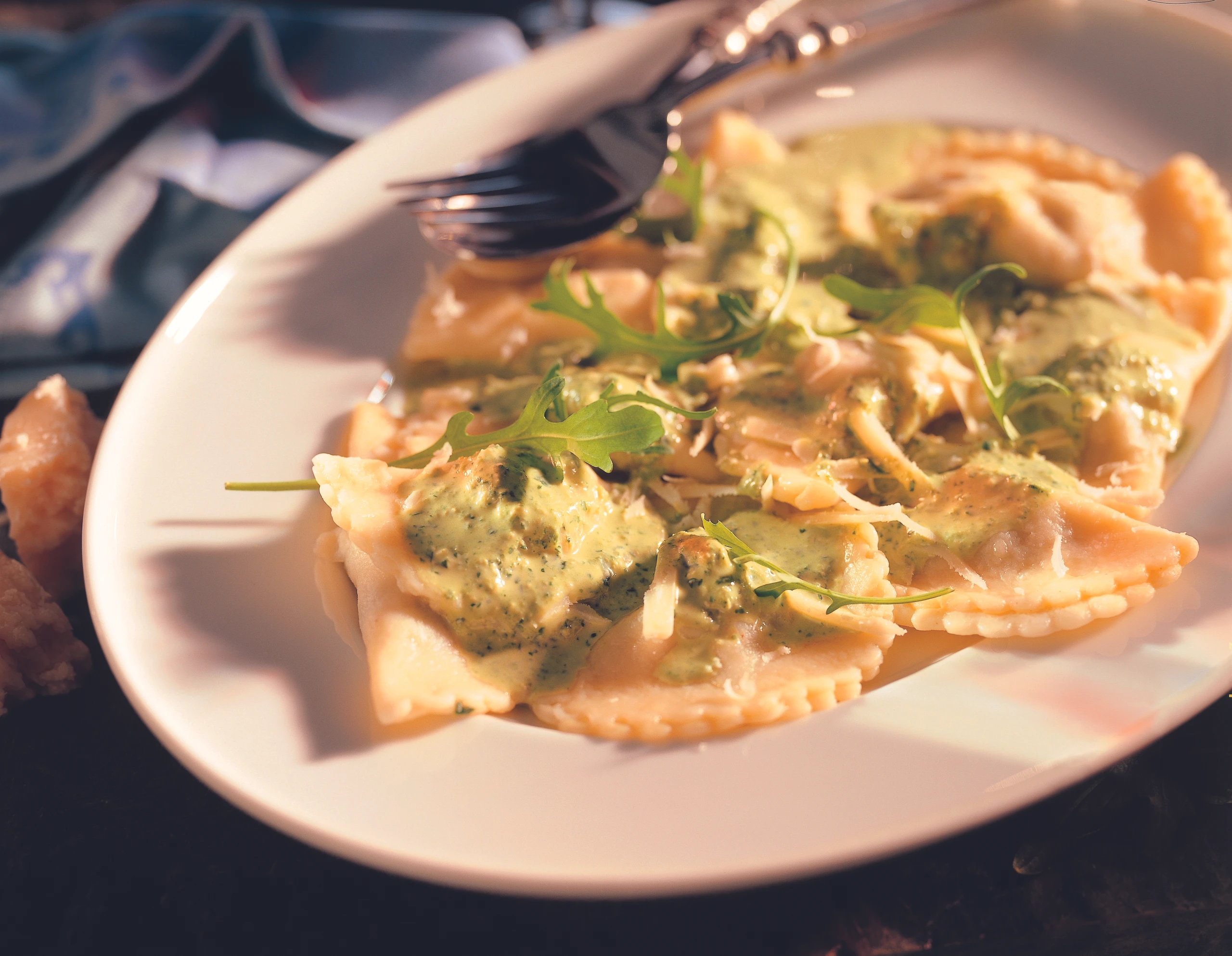 Räucherlachstascherl mit Rucolapesto