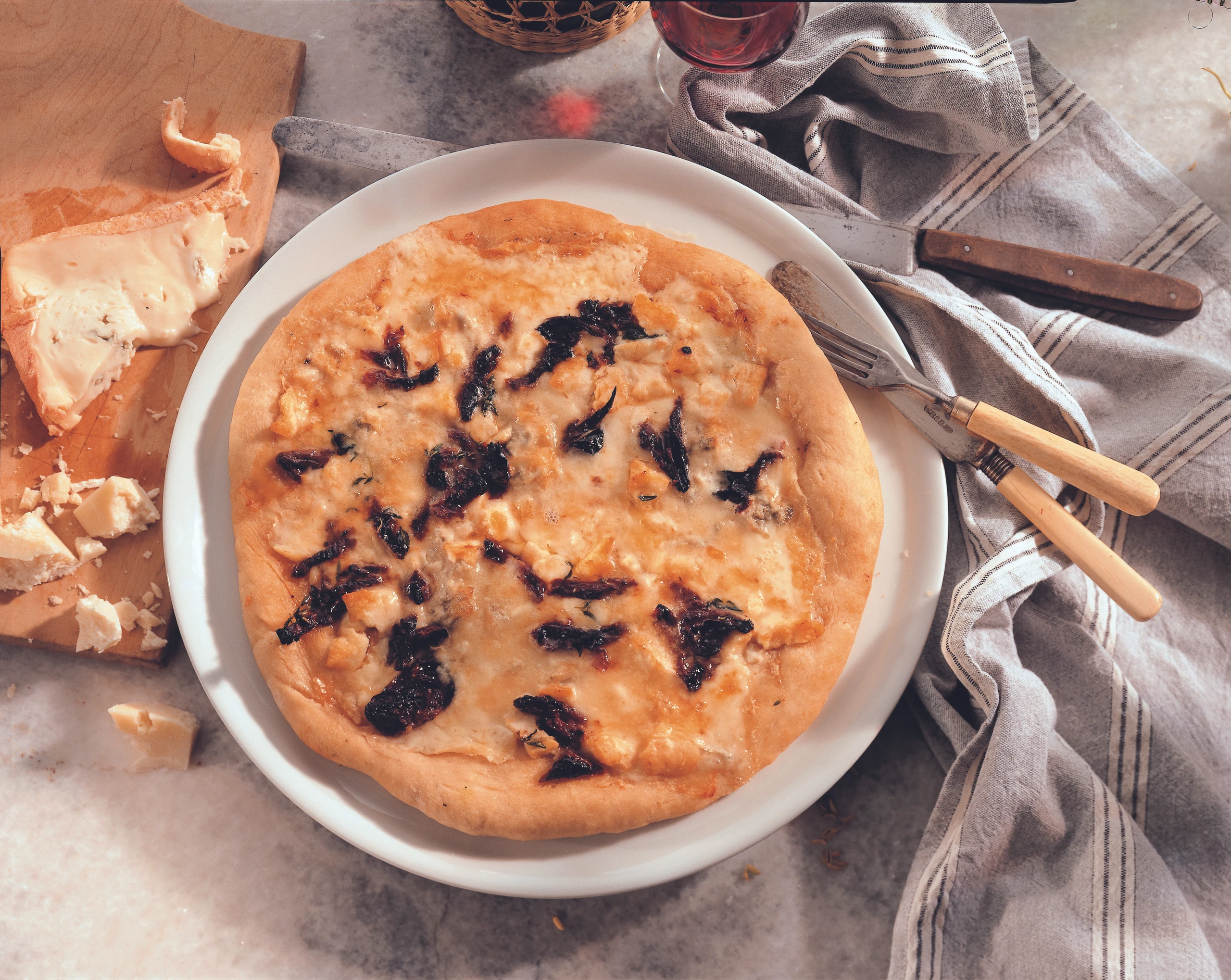 Pizza mit Pecorino und Dolcelatte