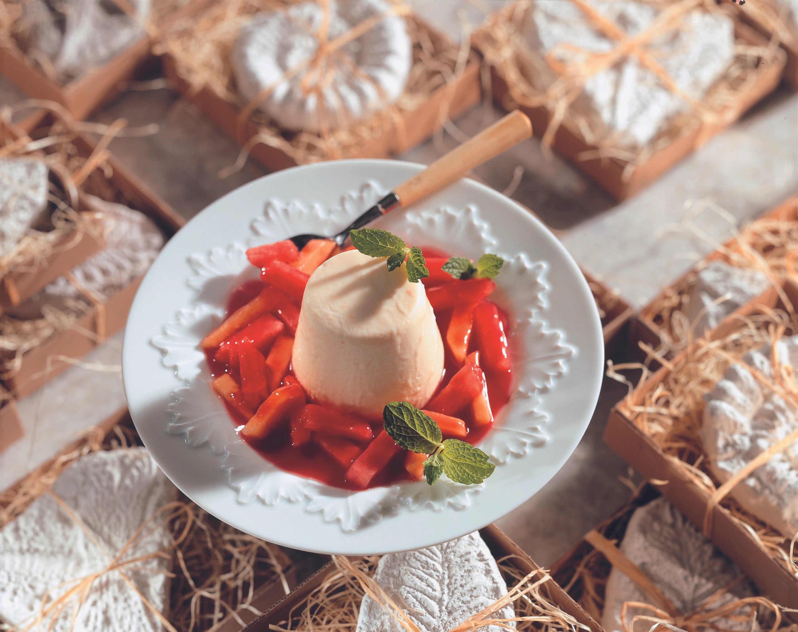 Zuckermelonen-Panna-Cotta mit Melonensalat