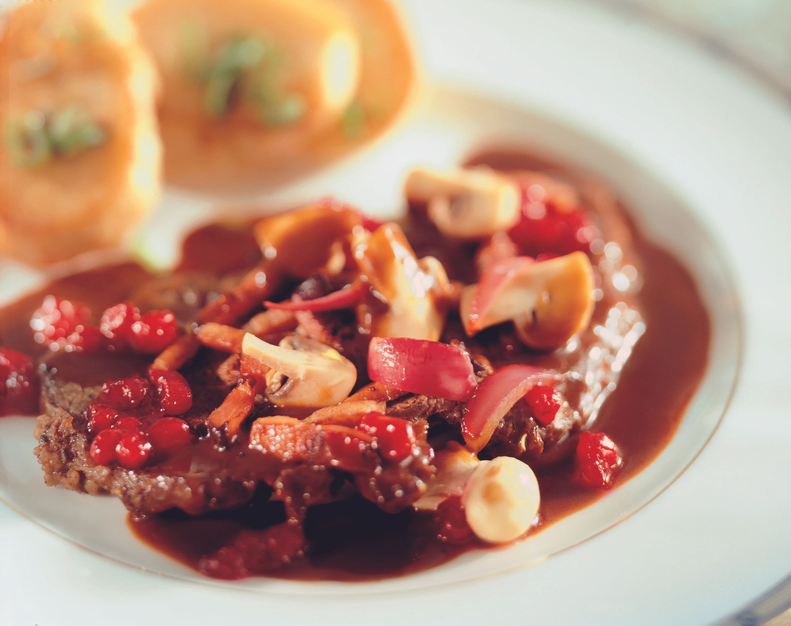 Jägerschnitzel vom Hirsch mit Grießstrudel