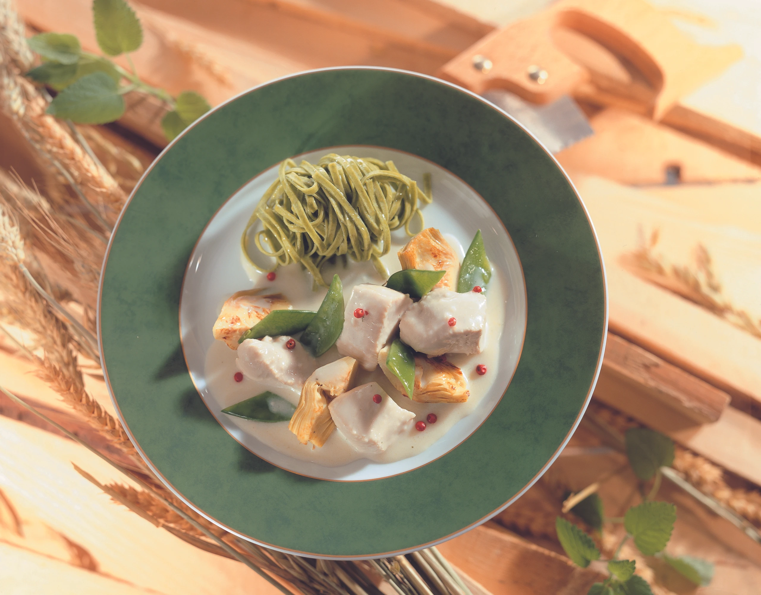 Putenragout mit Artischocken und Erbsenschoten