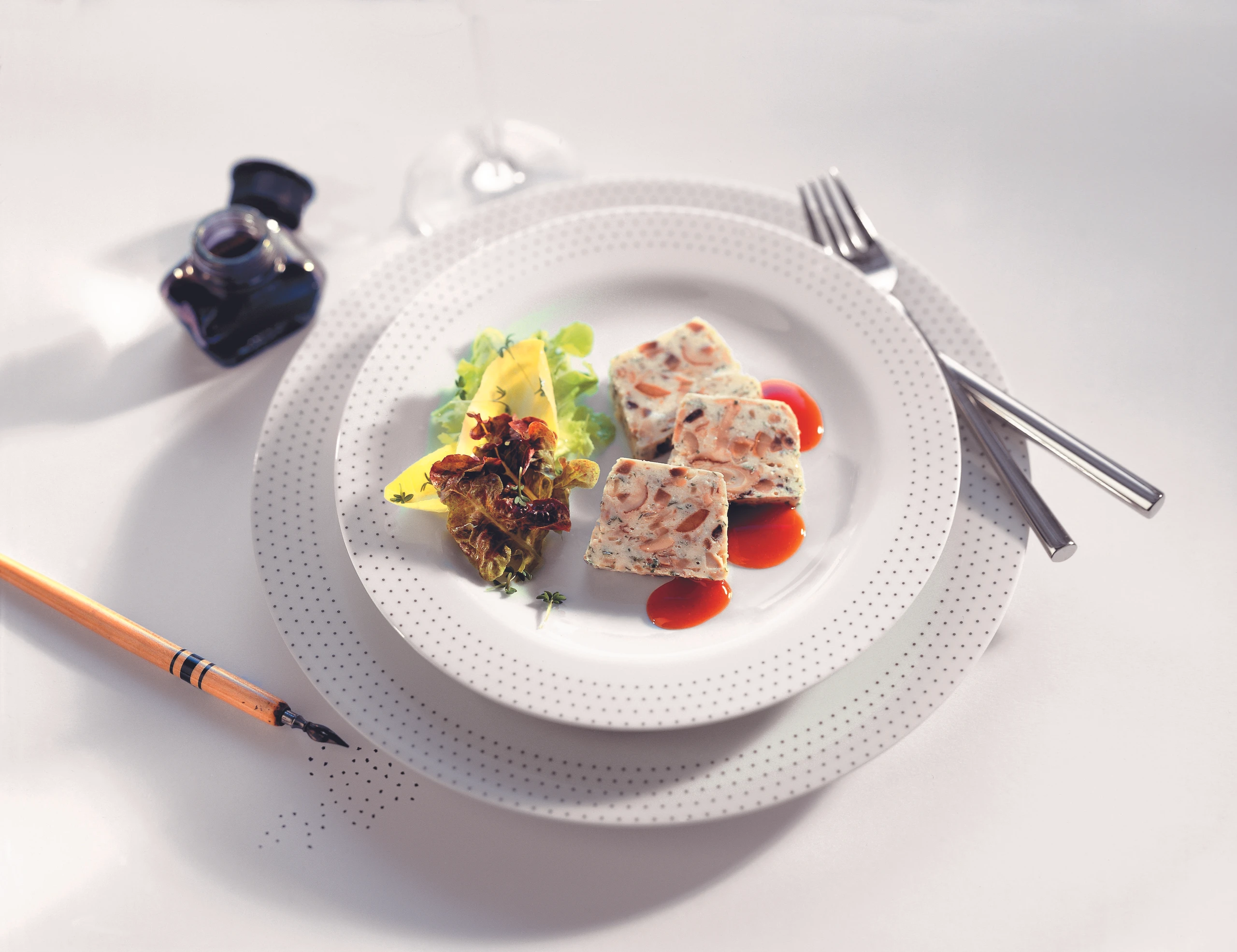 Schwammerl-Huhnterrine mit Hagebuttensauce