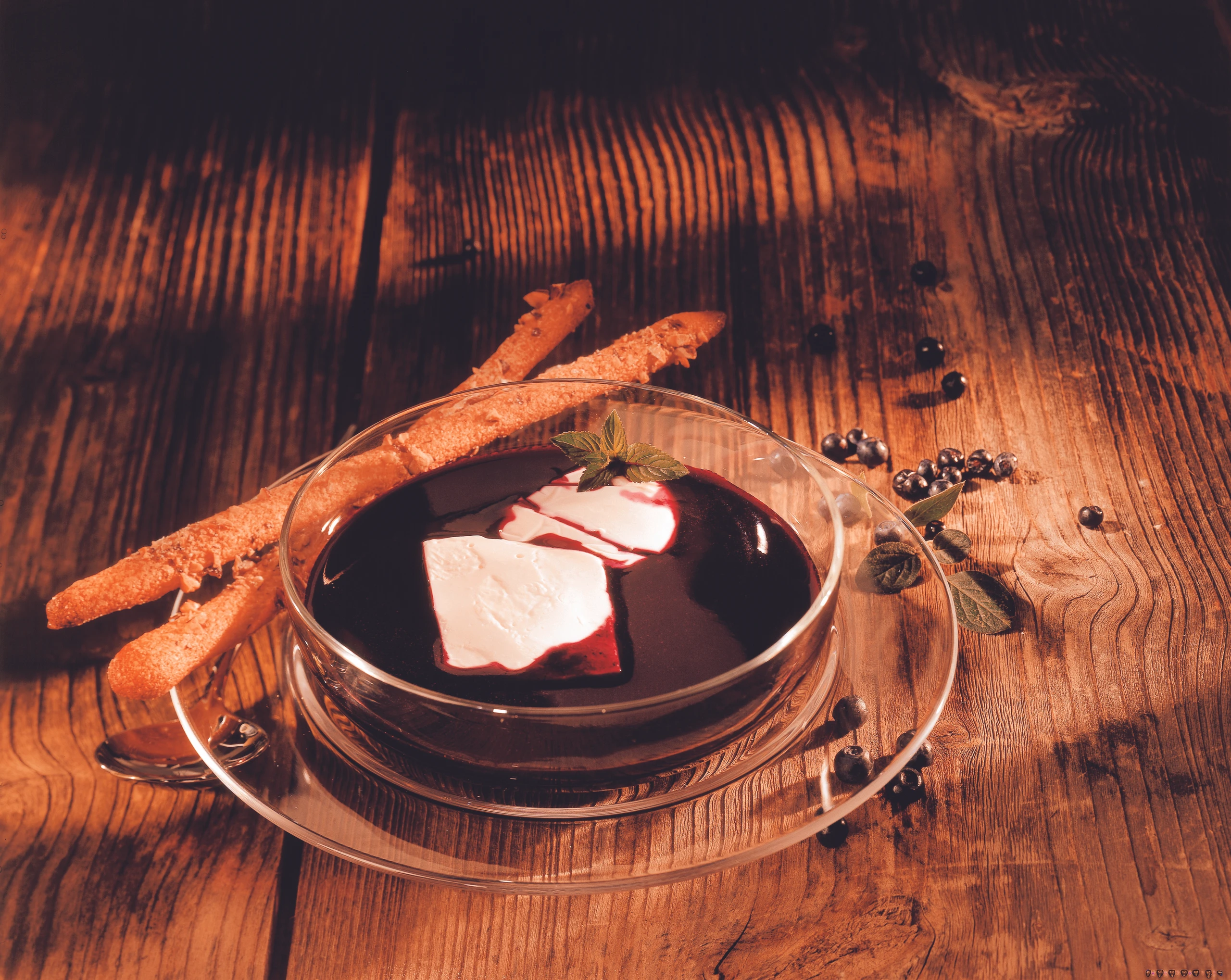 Kalte Heidelbeersuppe mit Rahmgelee