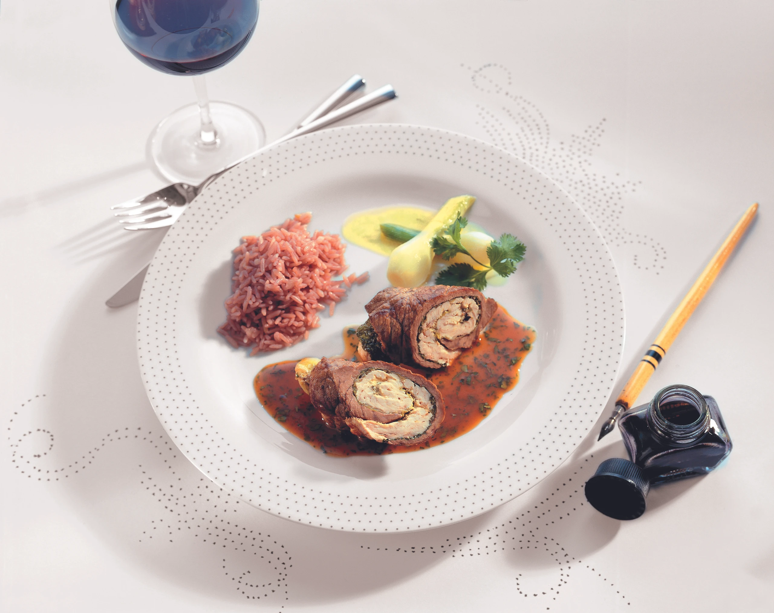 Schnitzelroulade mit Koriandersauce und Rotweinreis
