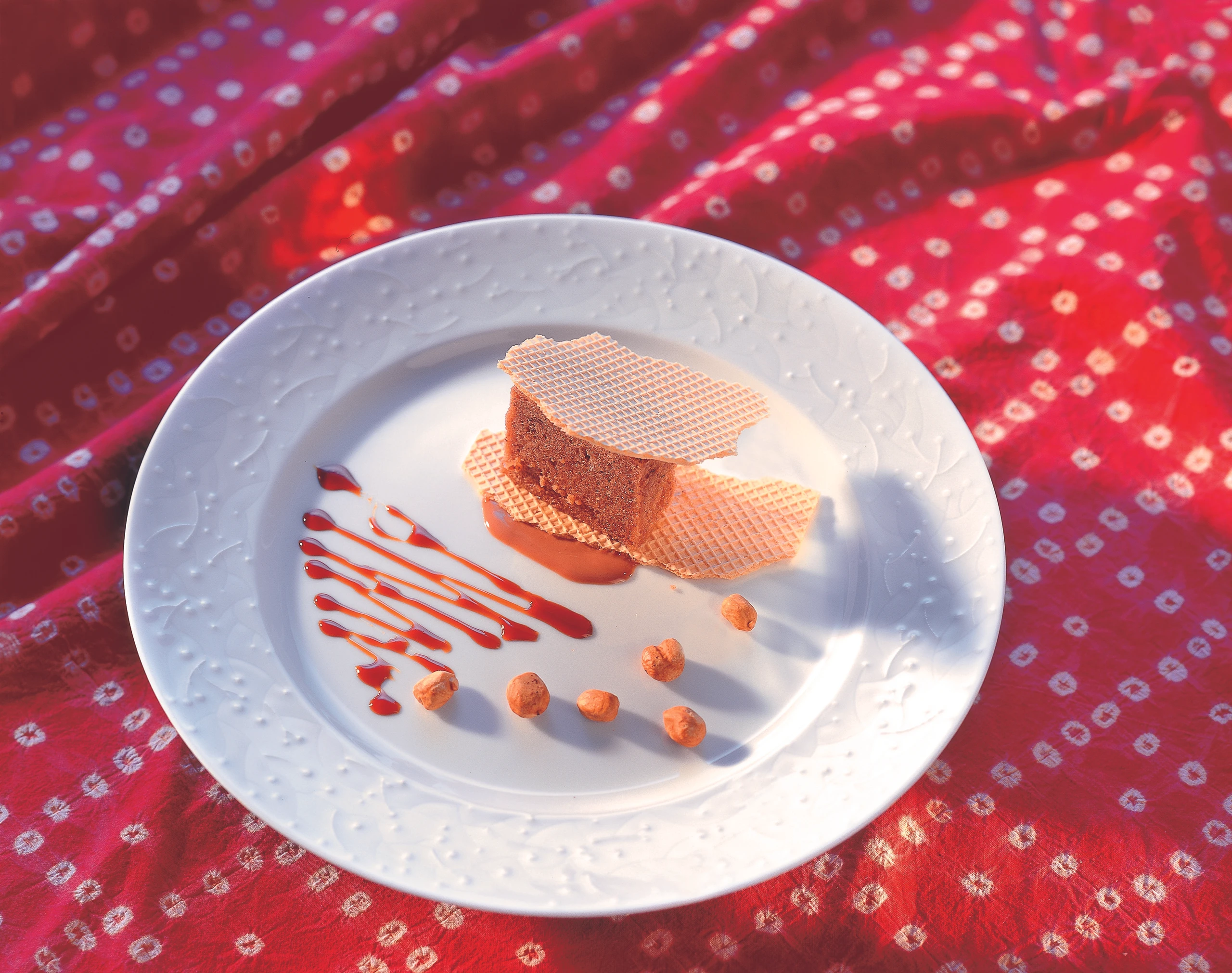 Nussauflauf mit Nougat- und Karamellsauce