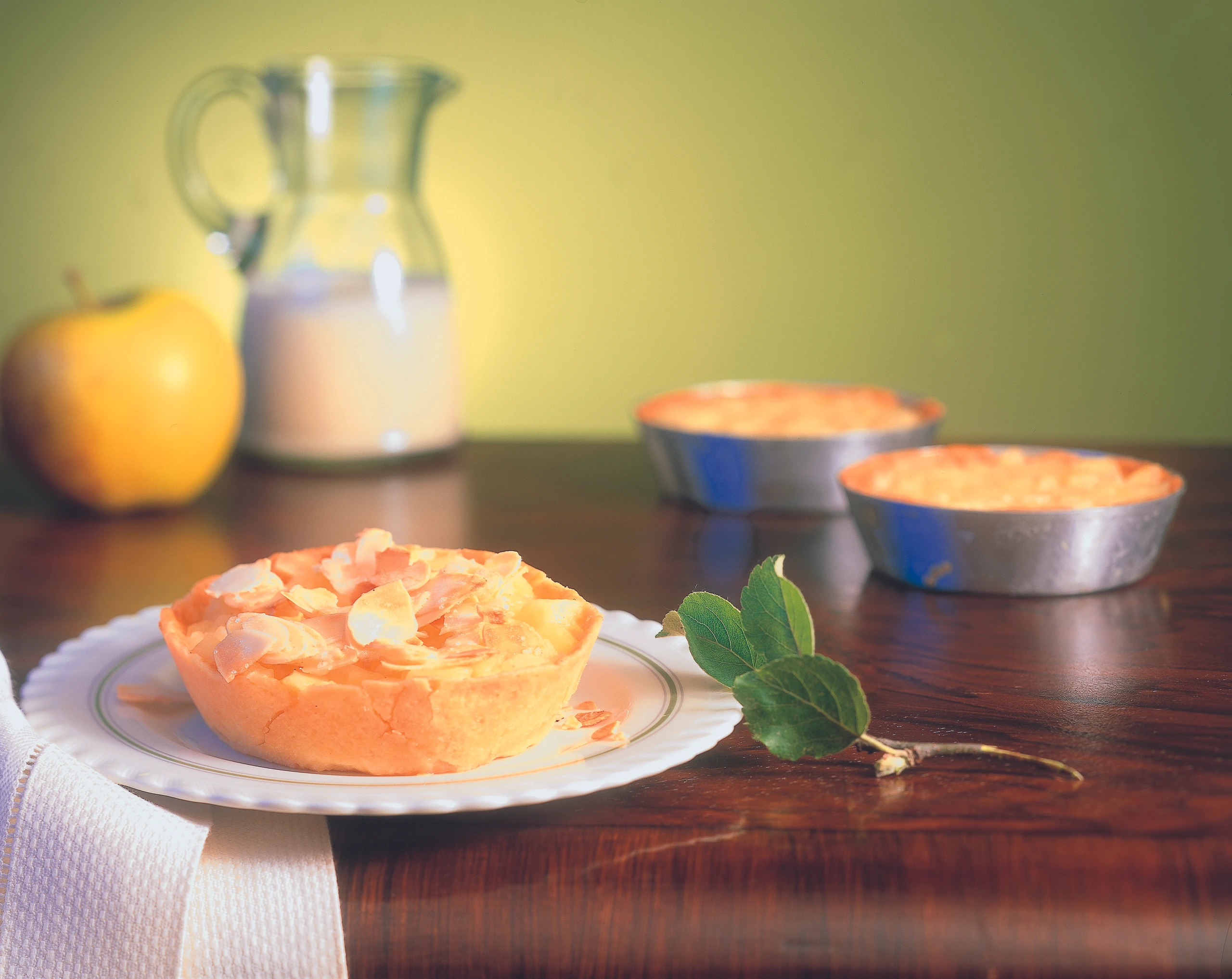 Apfel-Törtchen mit Mandelcrackern