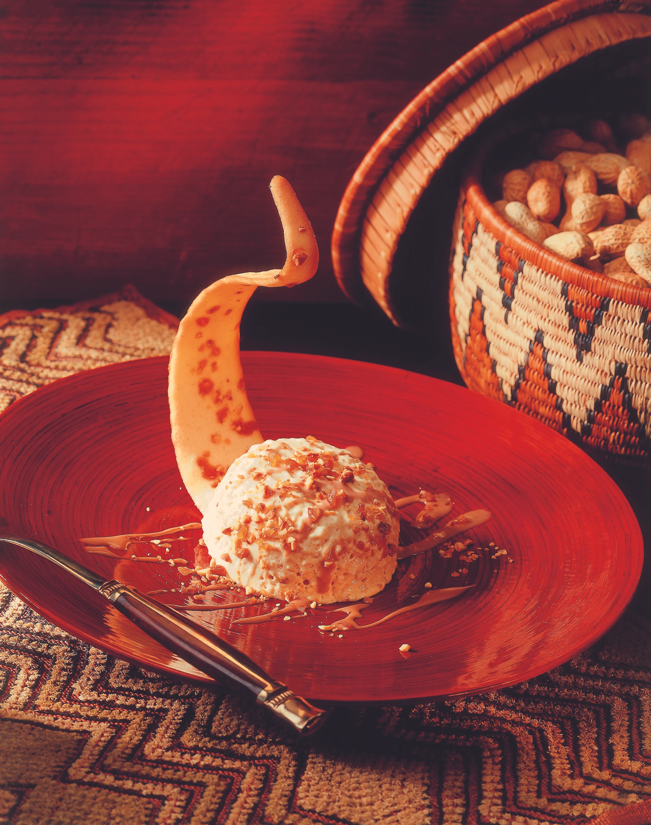 Erdnuss-Nougat-Parfait mit Karamellsauce