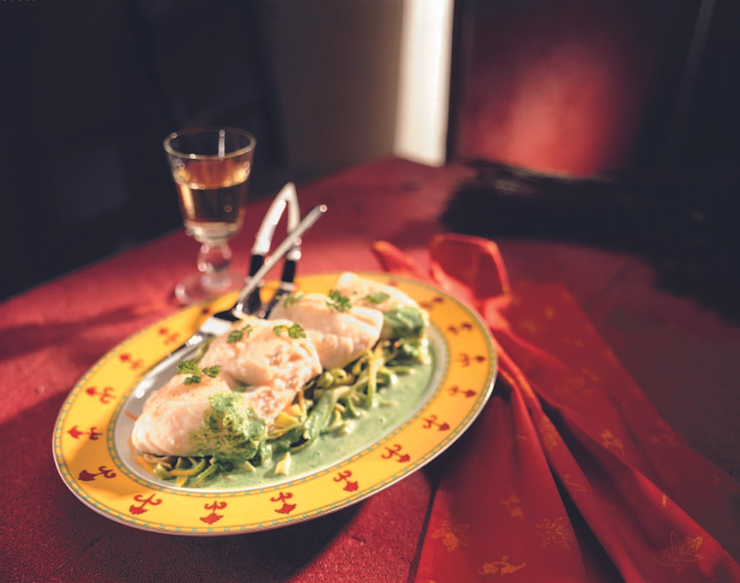 Gedämpftes Kabeljaufilet mit Petersilsauce