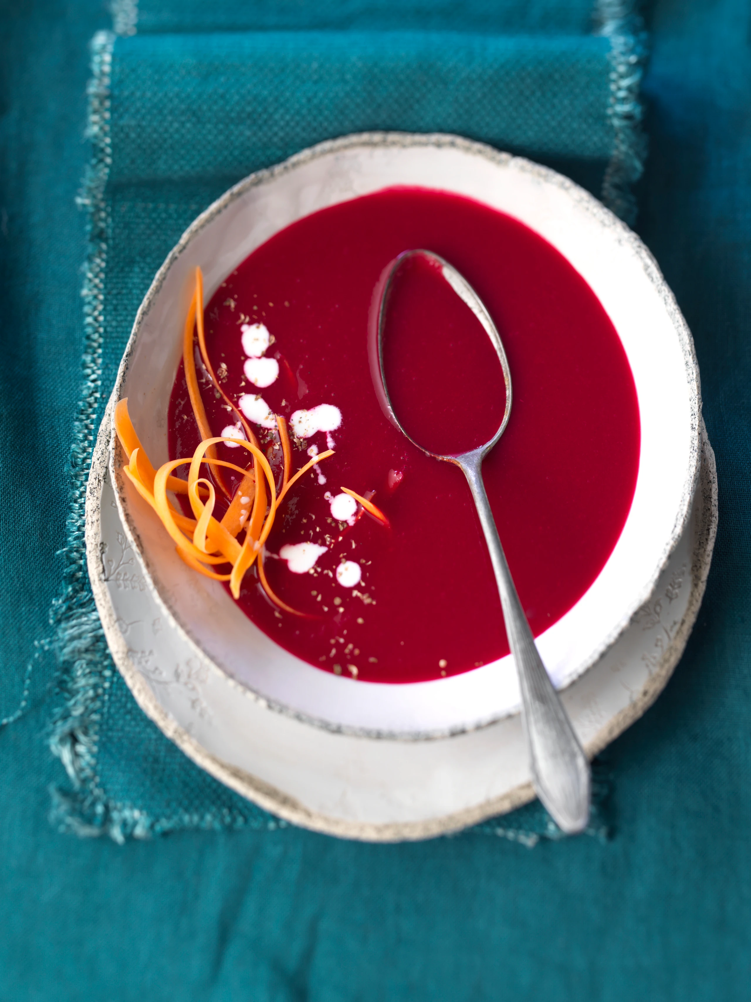 Vegane rote Wurzelsuppe