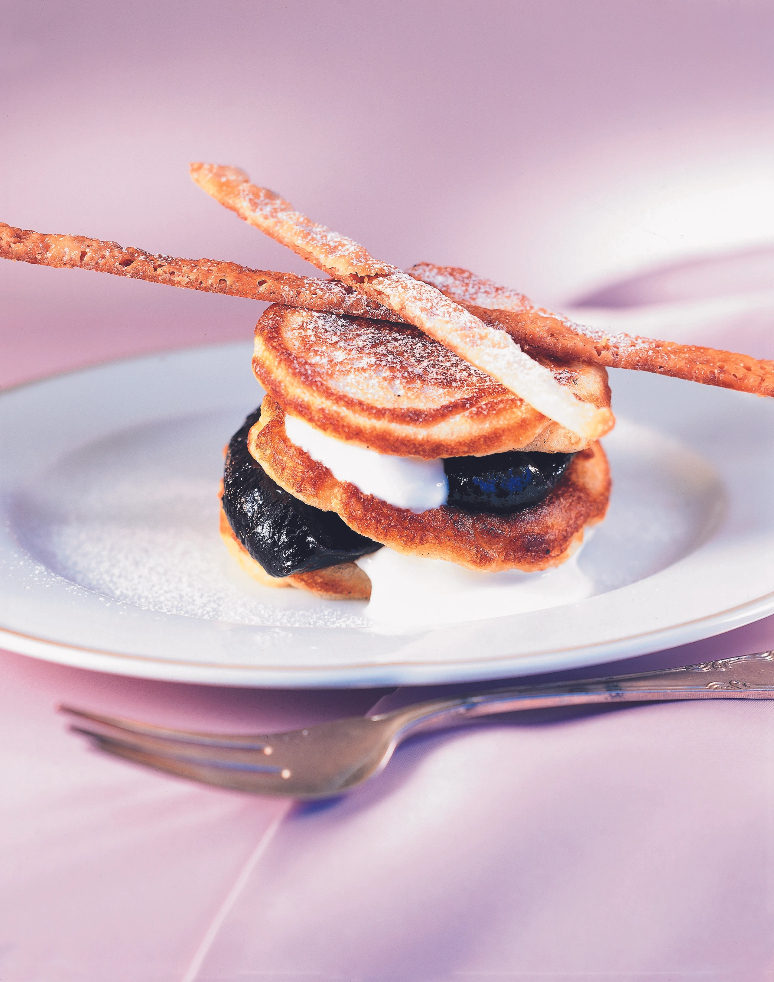 Böhmische Dalken mit Powidl und Rahm