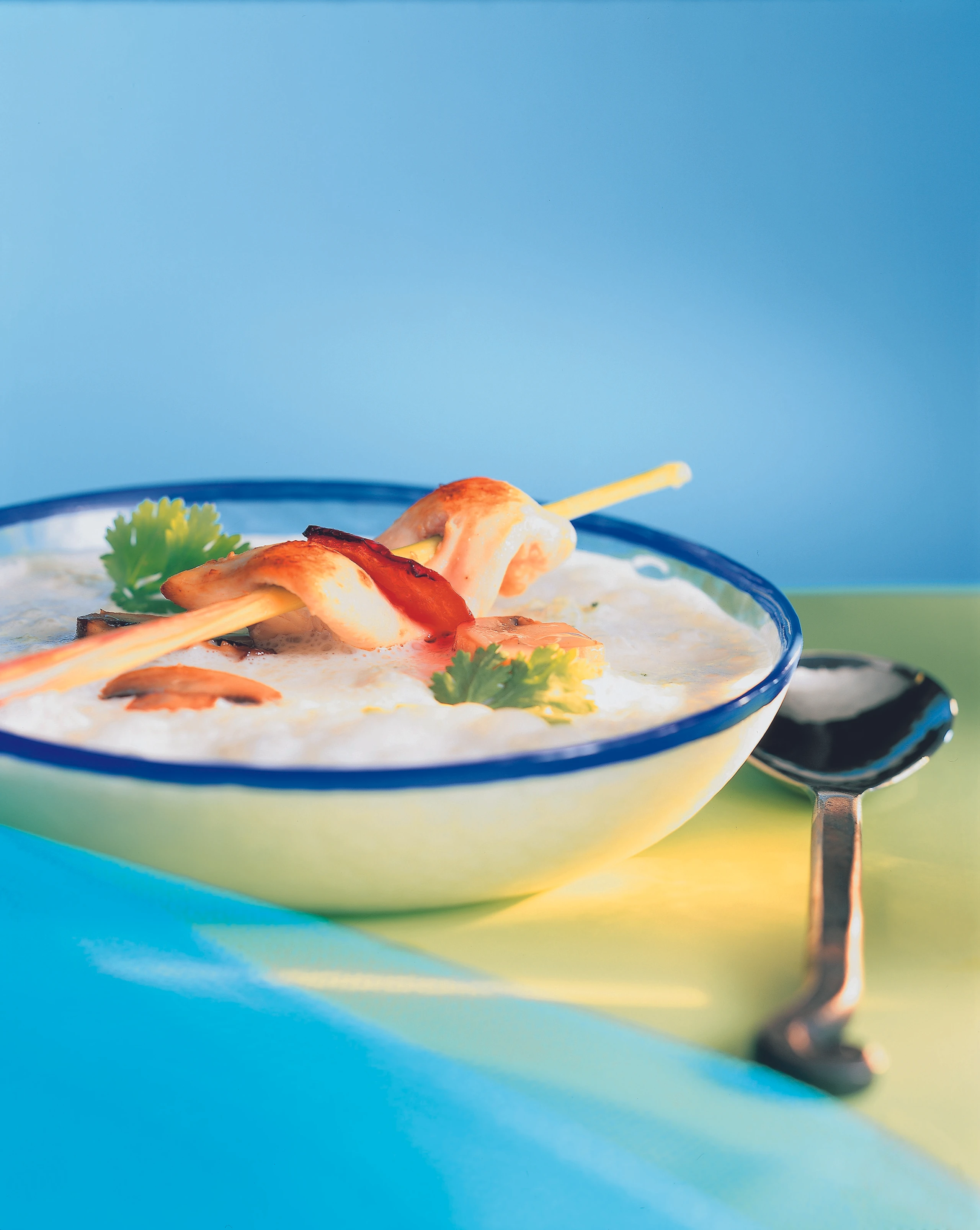 Kokossuppe mit Zitronengras und Hühnerspieß