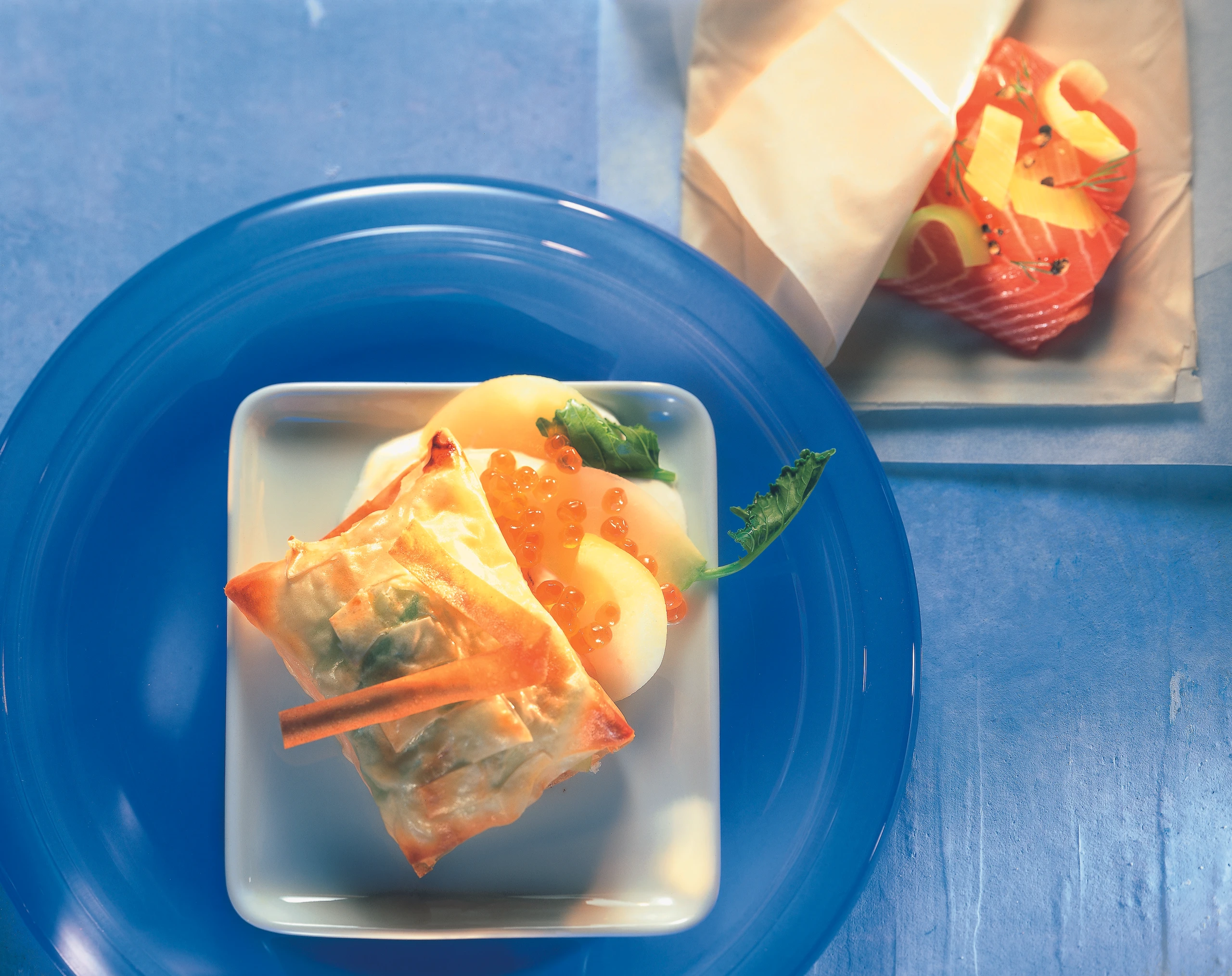 Lachsfilet im Strudelblatt auf Kohlrabi-Gemüse