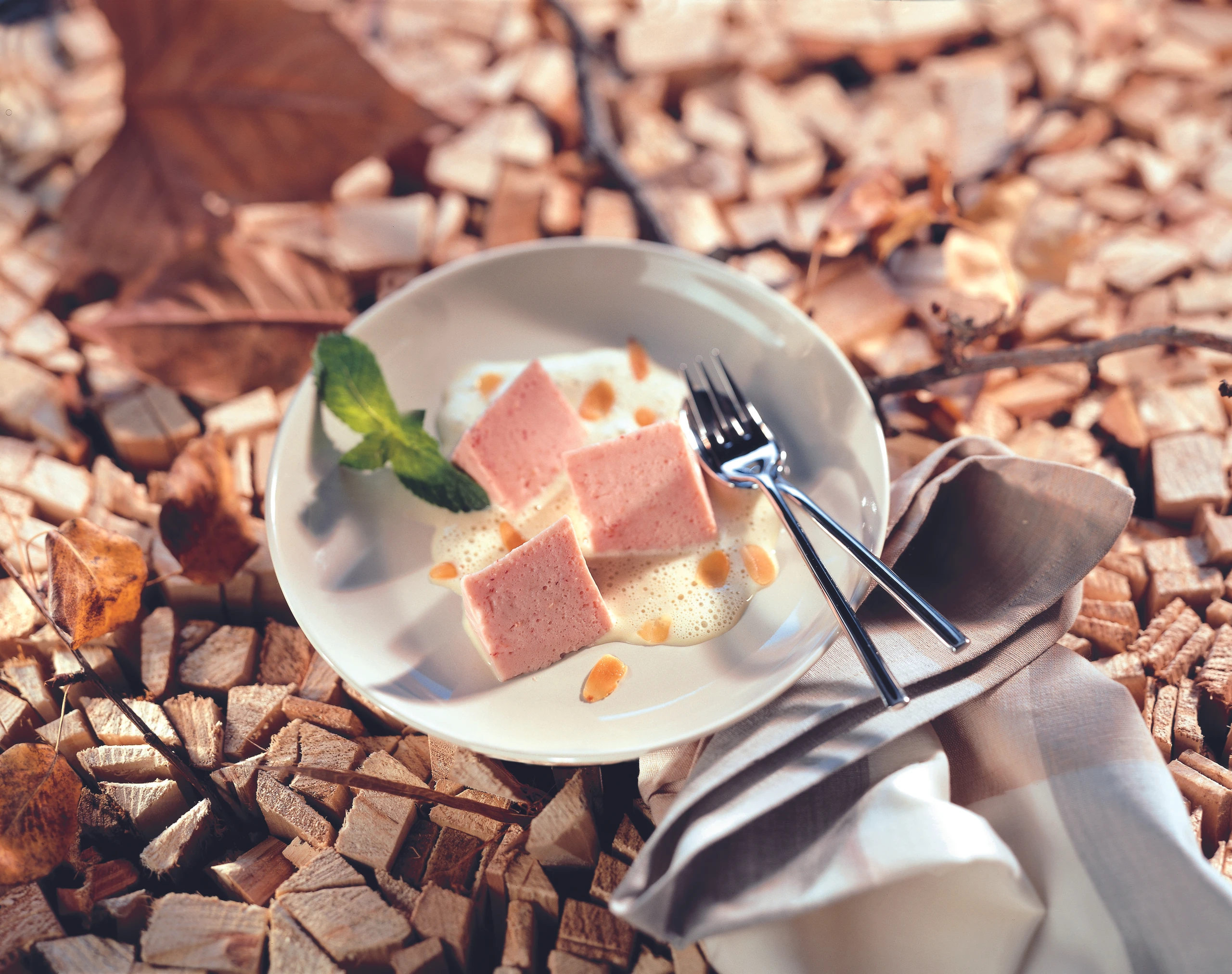 Preiselbeerterrine mit Mandelsauce