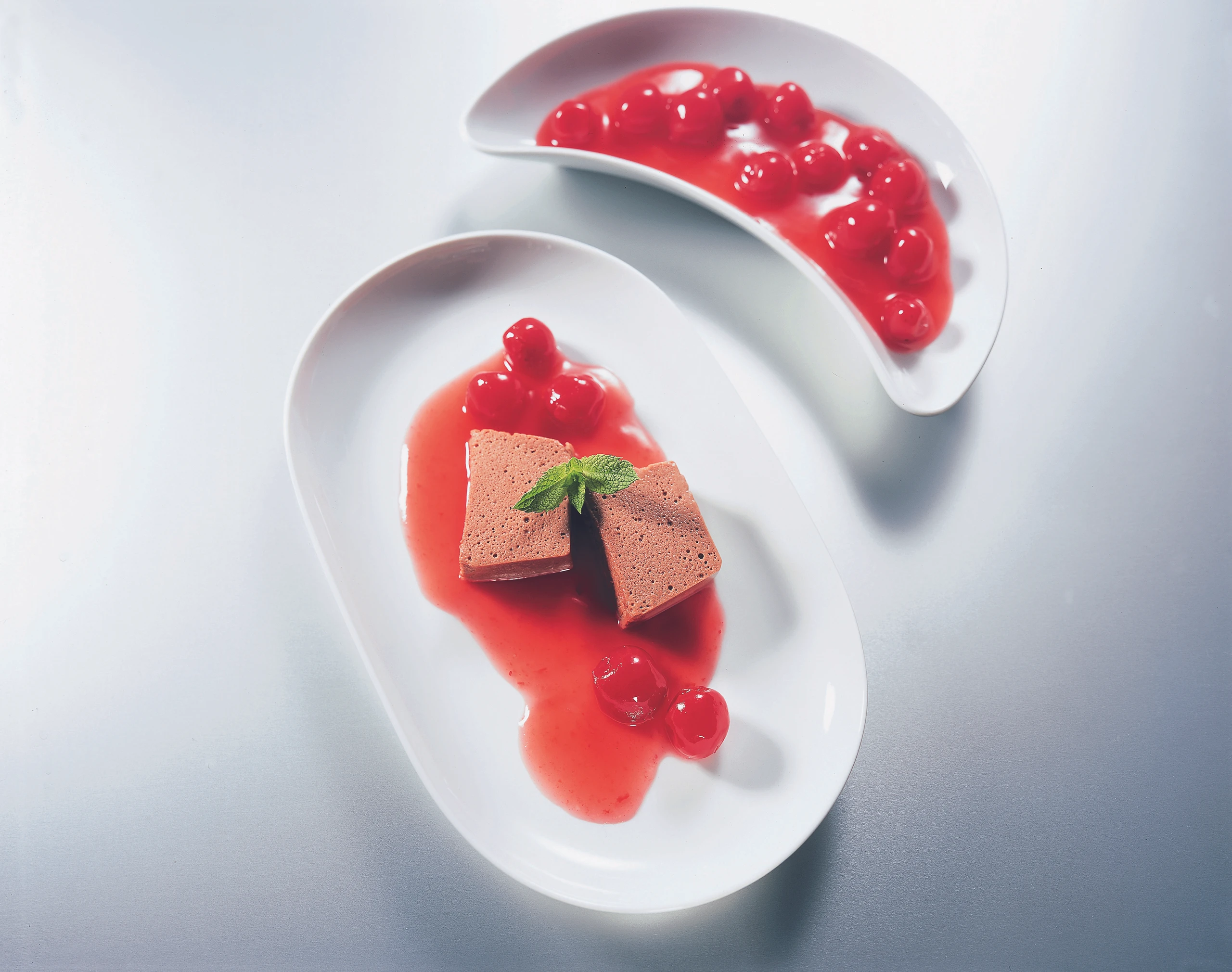 Nougatterrine mit Kirschensauce