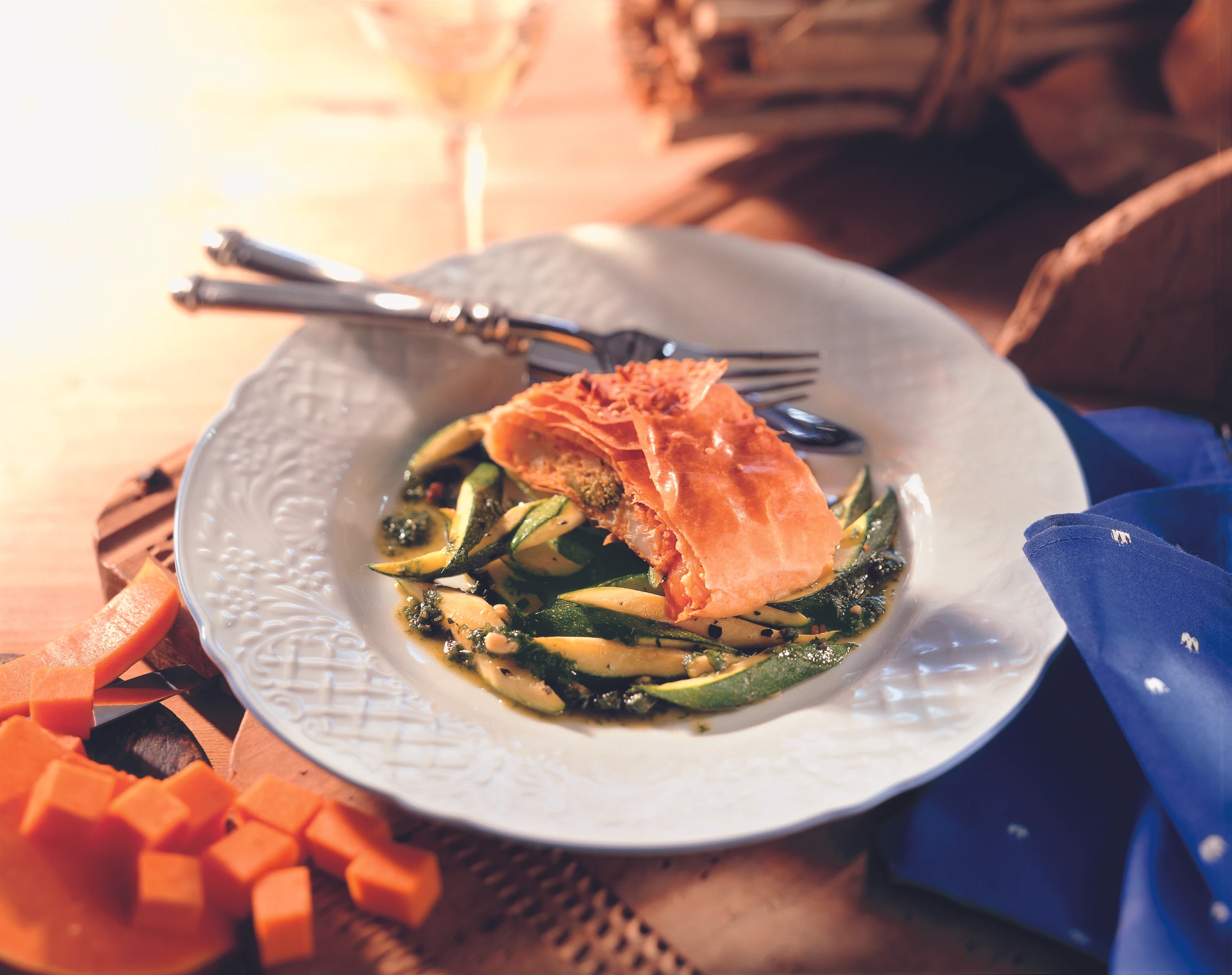 Kürbis-Gemüsestrudel mit Pesto-Zucchini