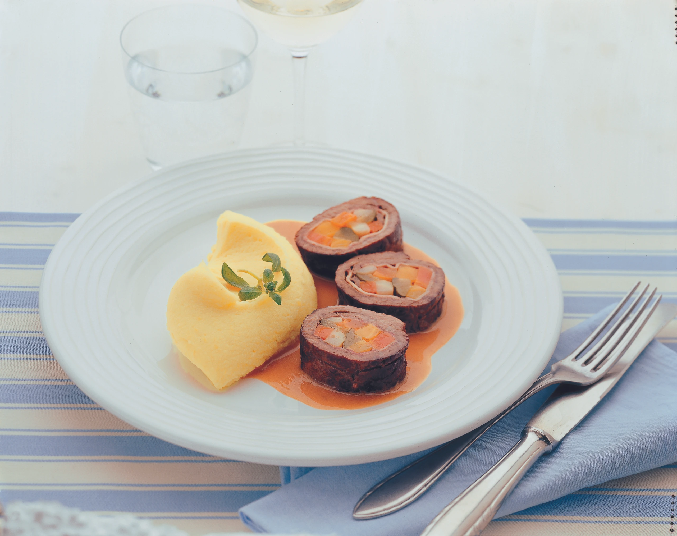 Pikante Rindsrouladen mit Erdäpfelpüree