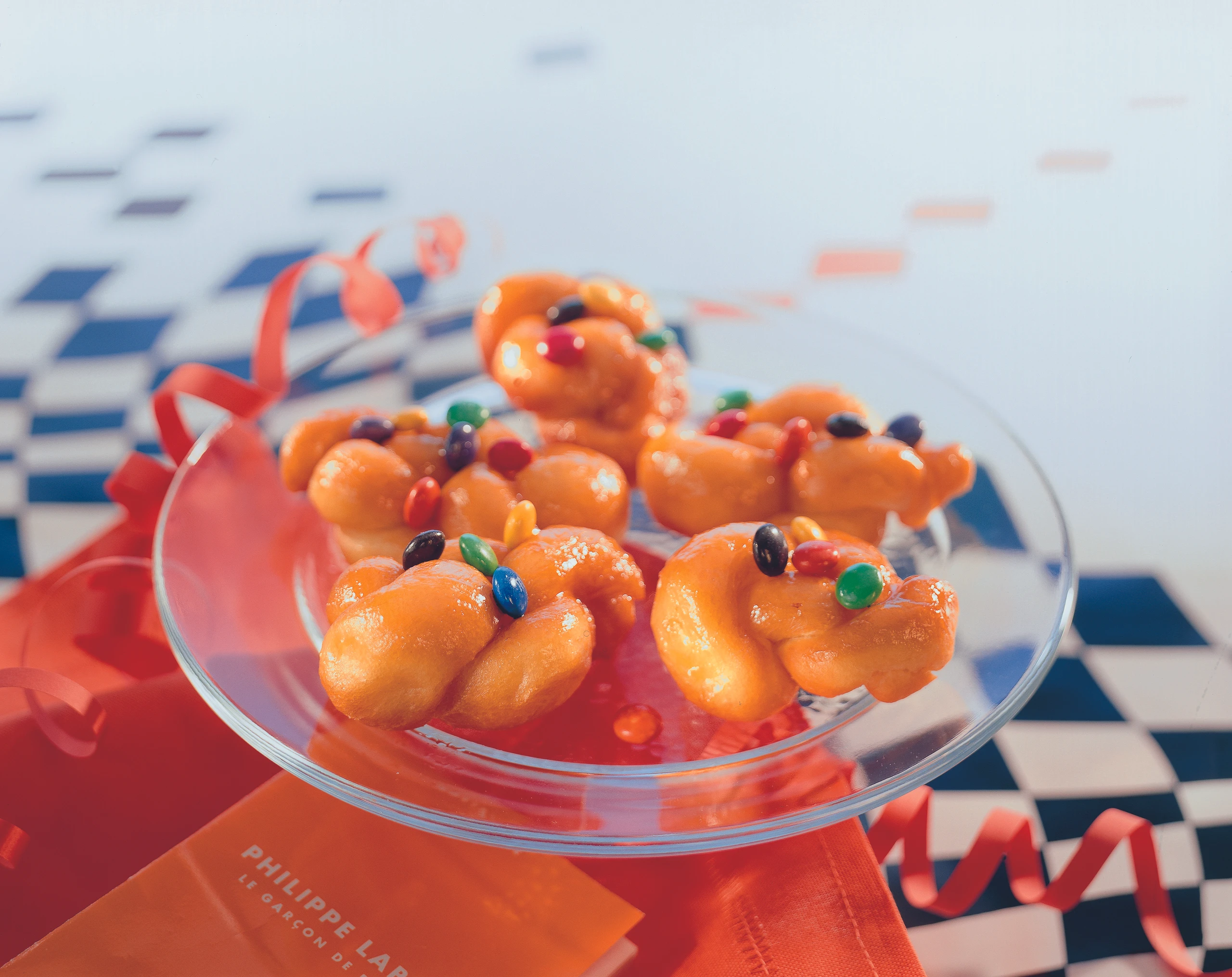 Bunte Knoten-Krapfen